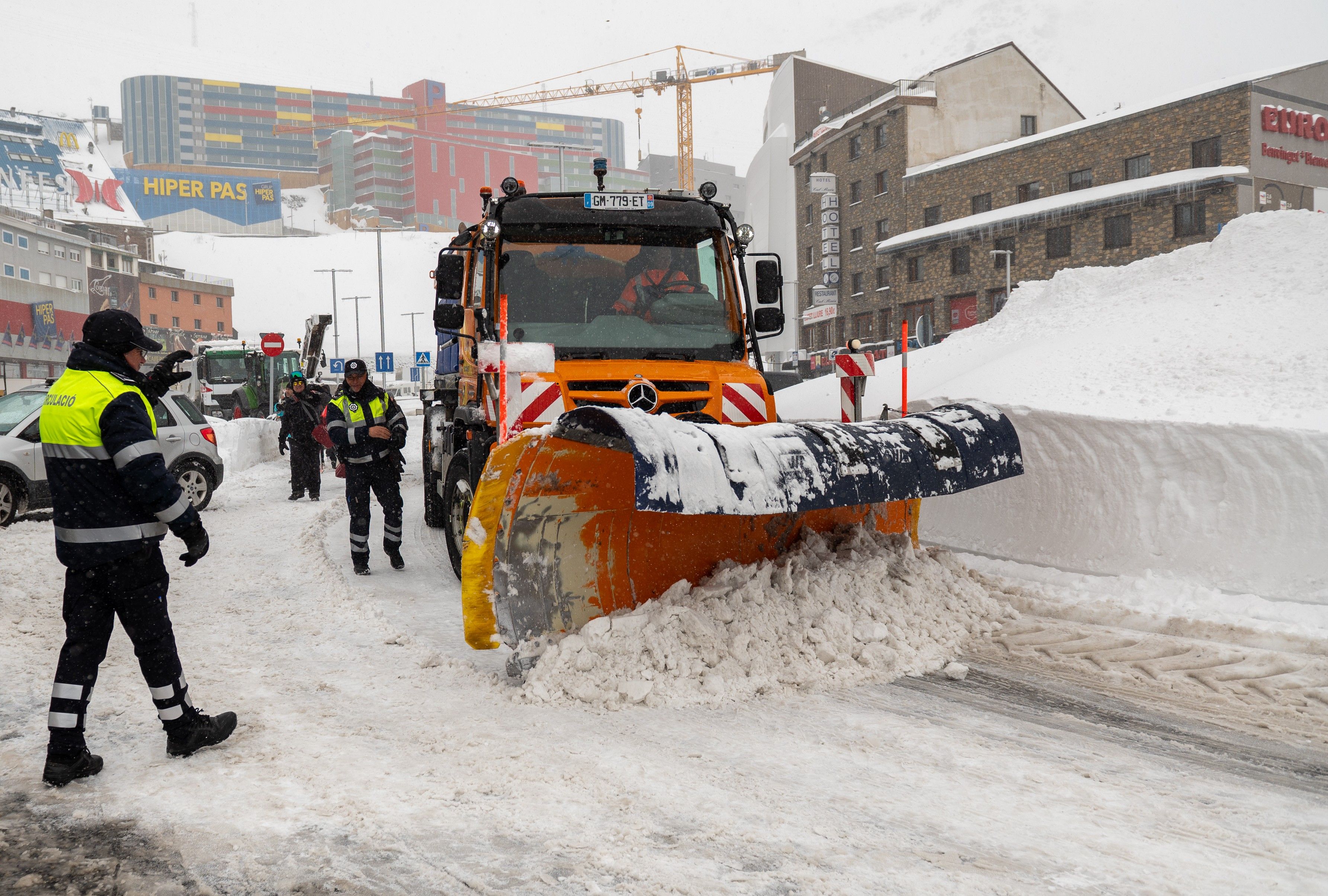 Maquinària treballant al Pas. 
