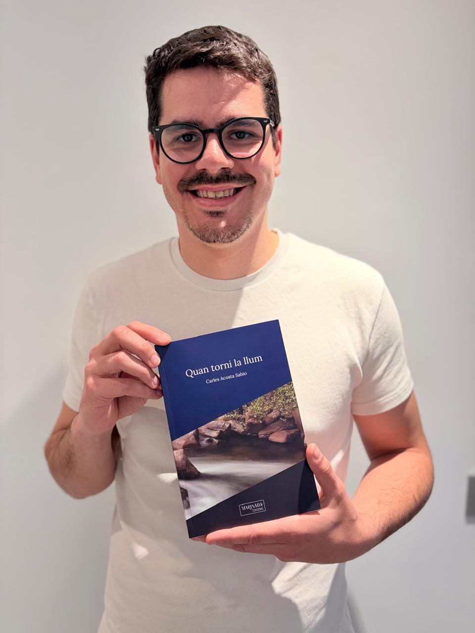 El proper 22 d’abril, Carles Acosta presenta el seu primer llibre, ‘Quan torni la llum’.