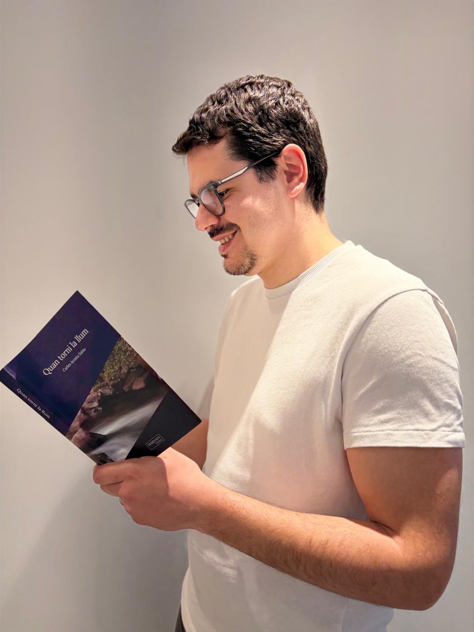 Carles Acosta presenta el seu primer llibre.