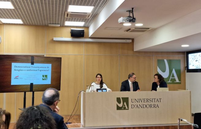 Laura Navarro, durant la presentació a l'UdA. 