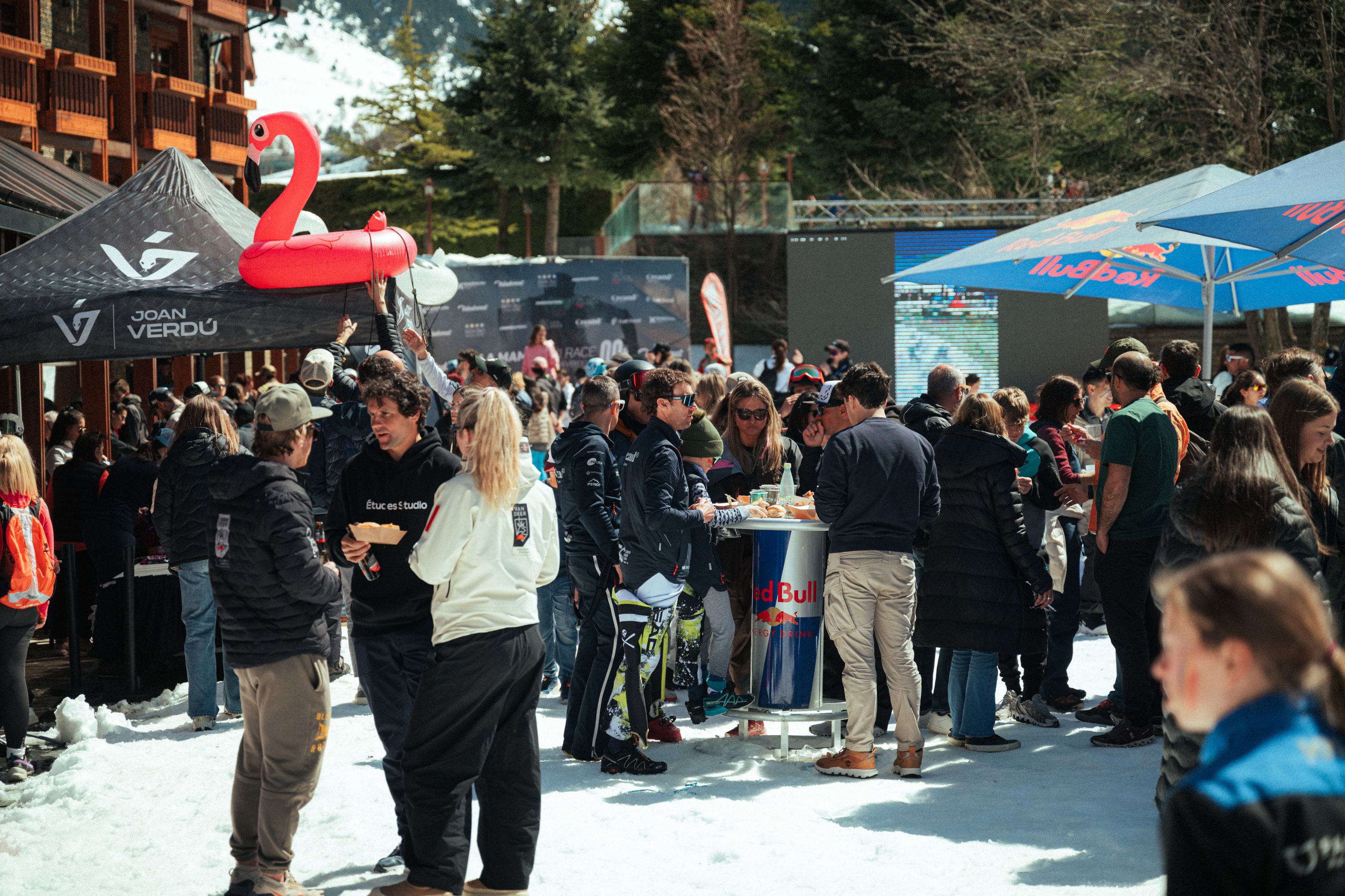 Ambient inèdit a la Mamba Ski Race sota el sol d'El Tarter.