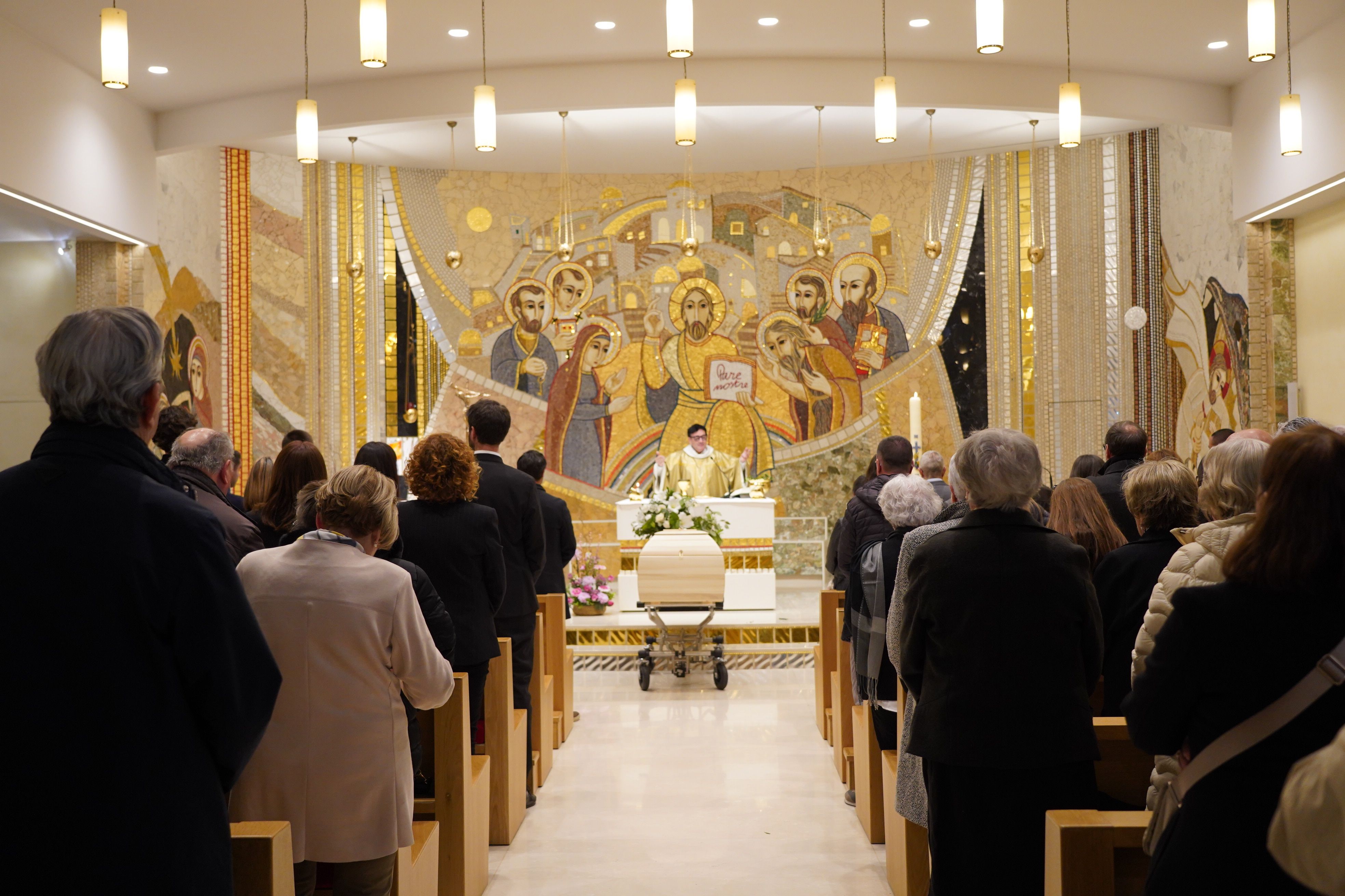 Mossèn Chisvert ha presidit l'ofici religiós en memòria de Sergi Mas. Mossèn Chisvert ha presidit l'ofici religiós en memòria de Sergi Mas.