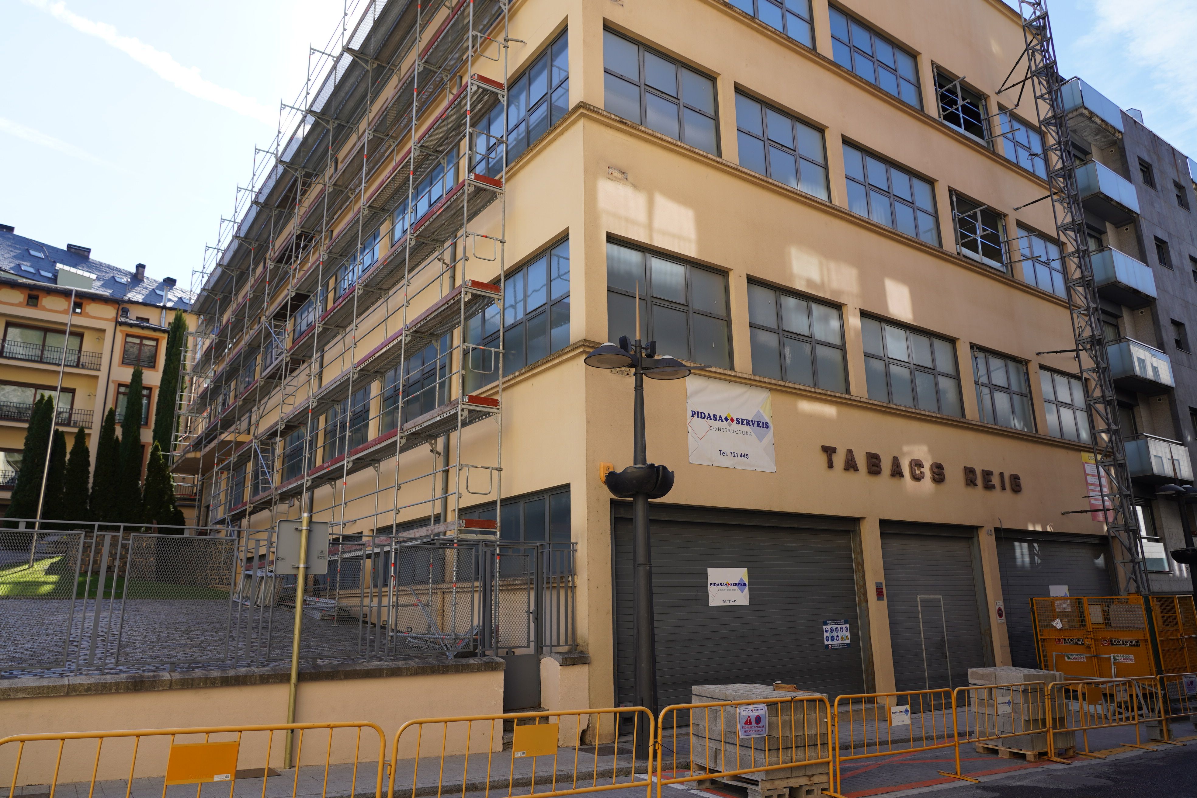 Les bastides envolten l'antiga fàbrica Reig.