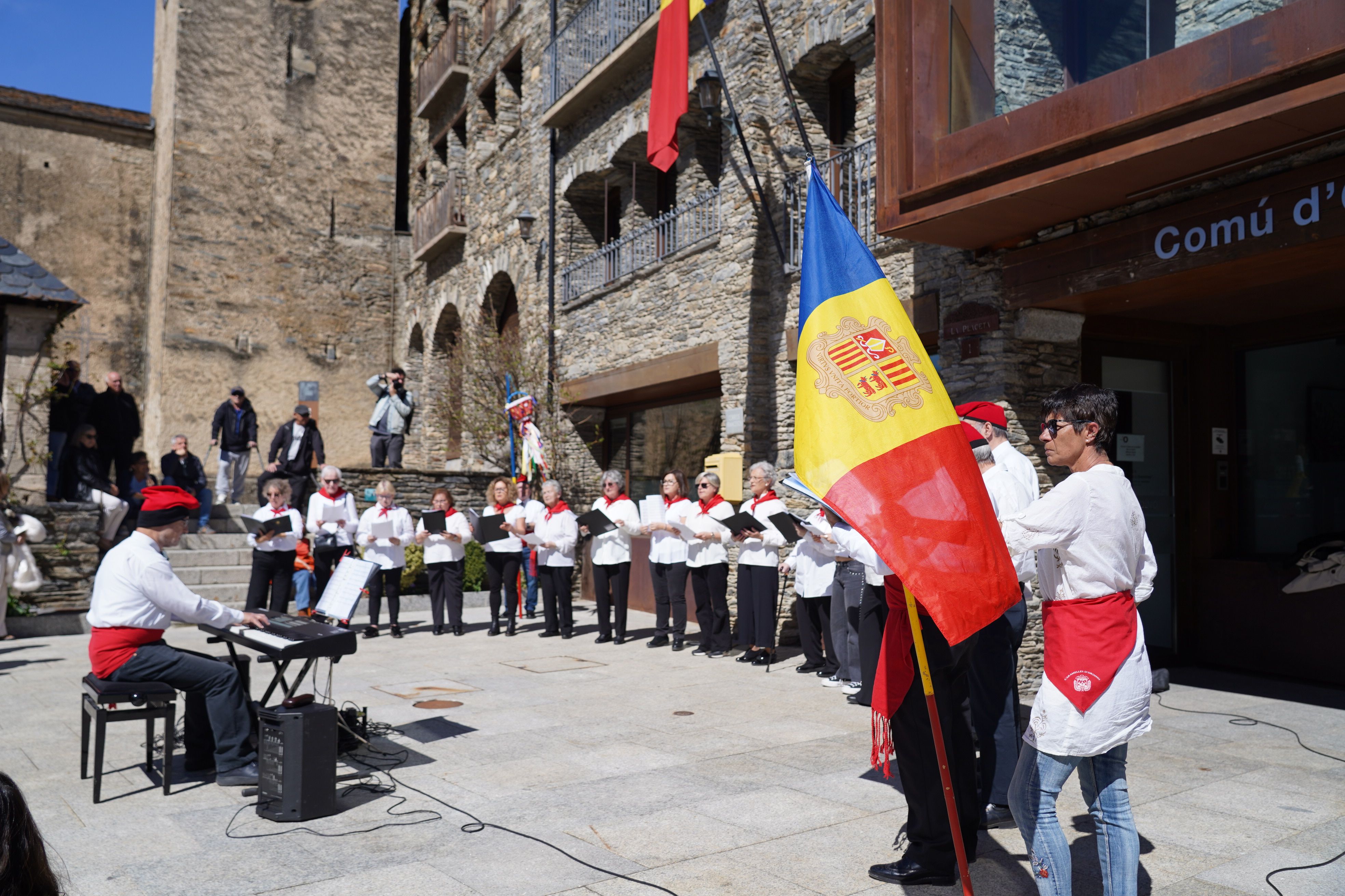 La bandera d'Andorra, indispensable per a la festa. La bandera d'Andorra, indispensable per a la festa.