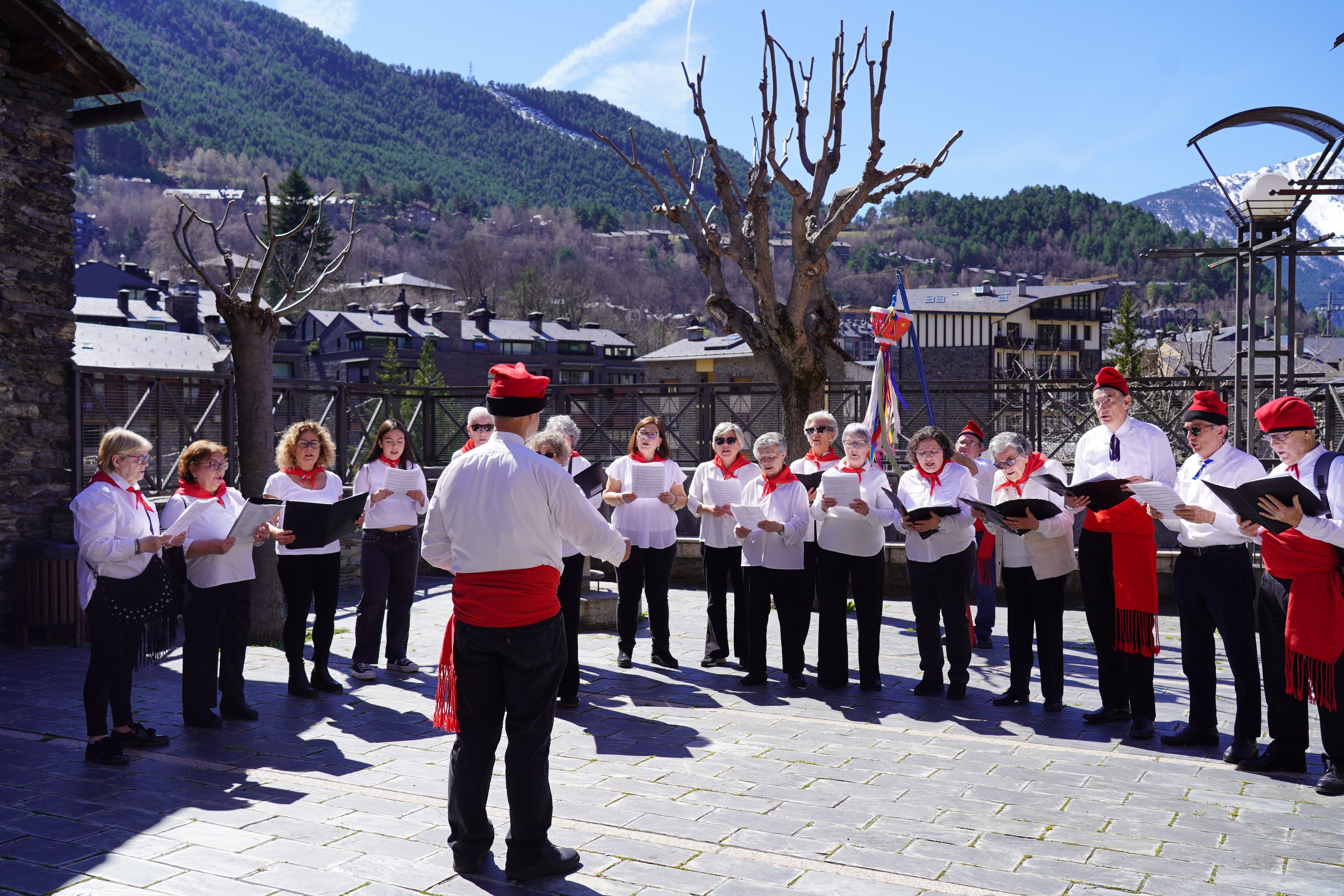 Segona parada a la placeta del Pajó. Segona parada a la placeta del Pajó.