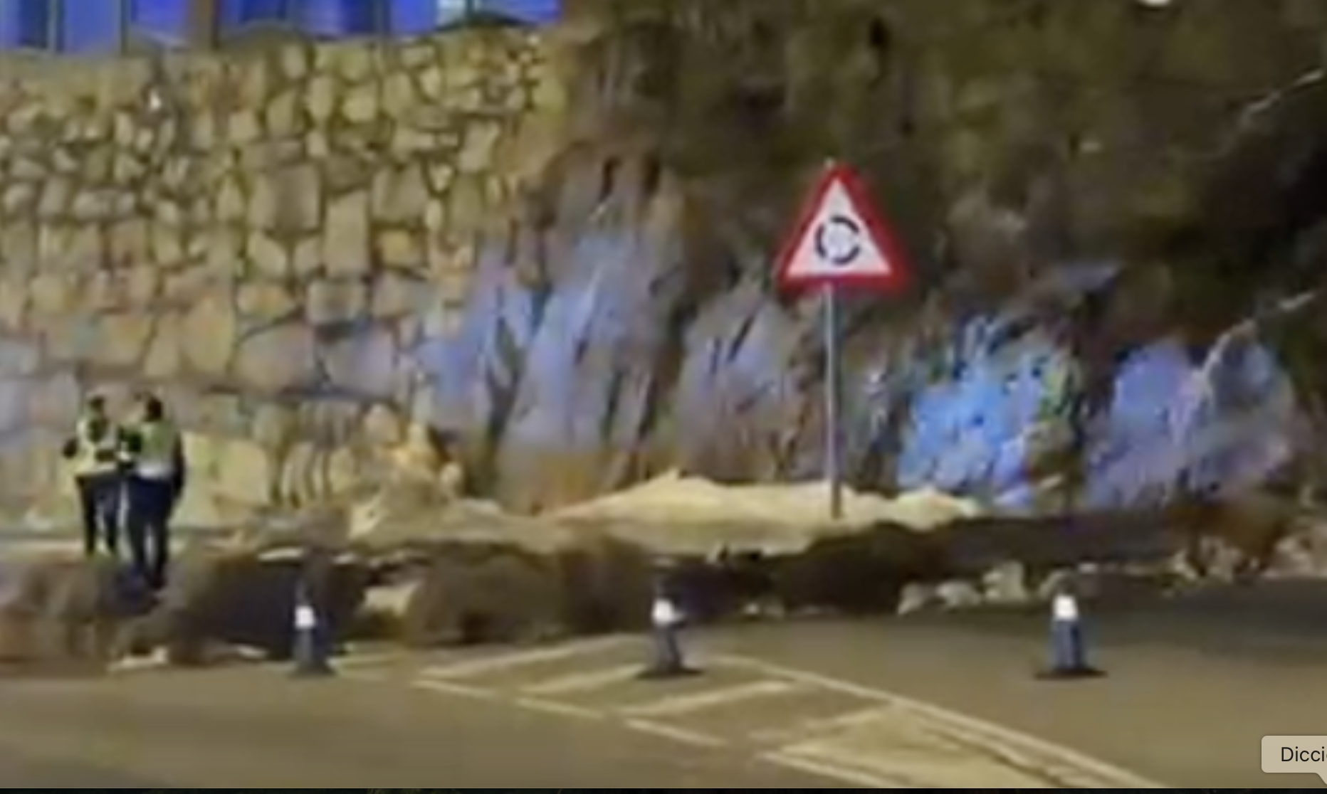 L'esllavissada va afectar la rotonda a la CG-2. L'esllavissada va afectar la rotonda a la CG-2.