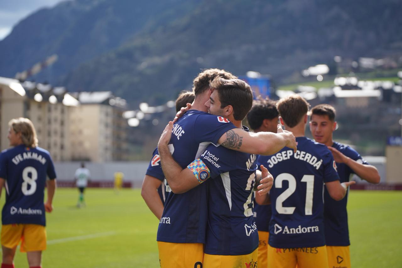 Els jugadors de l'FC Andorra han capgirat el partit a la segona meitat amb una exhibició ofensiva.
