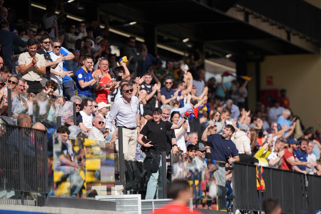 Els aficionats de l'Andorra han embogit amb la remuntada.