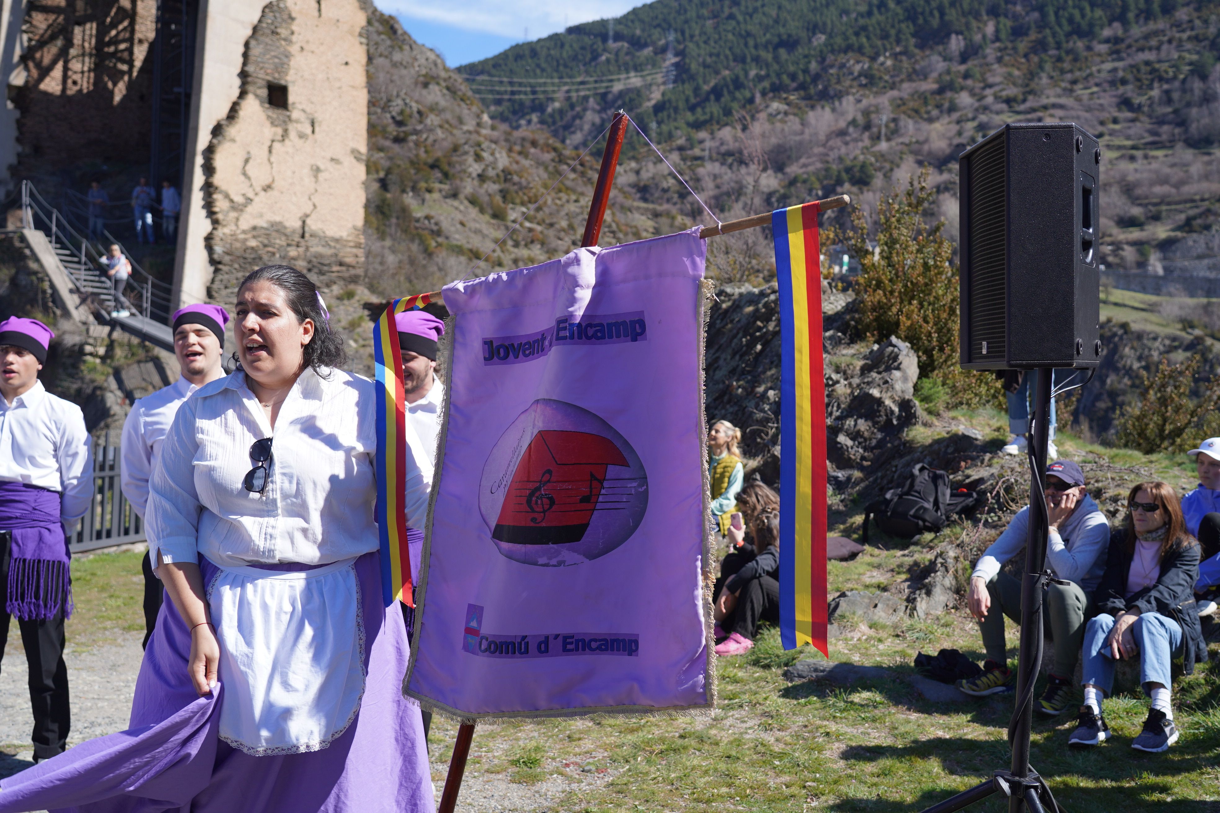 La bandera del grup del jovent d'Encamp.