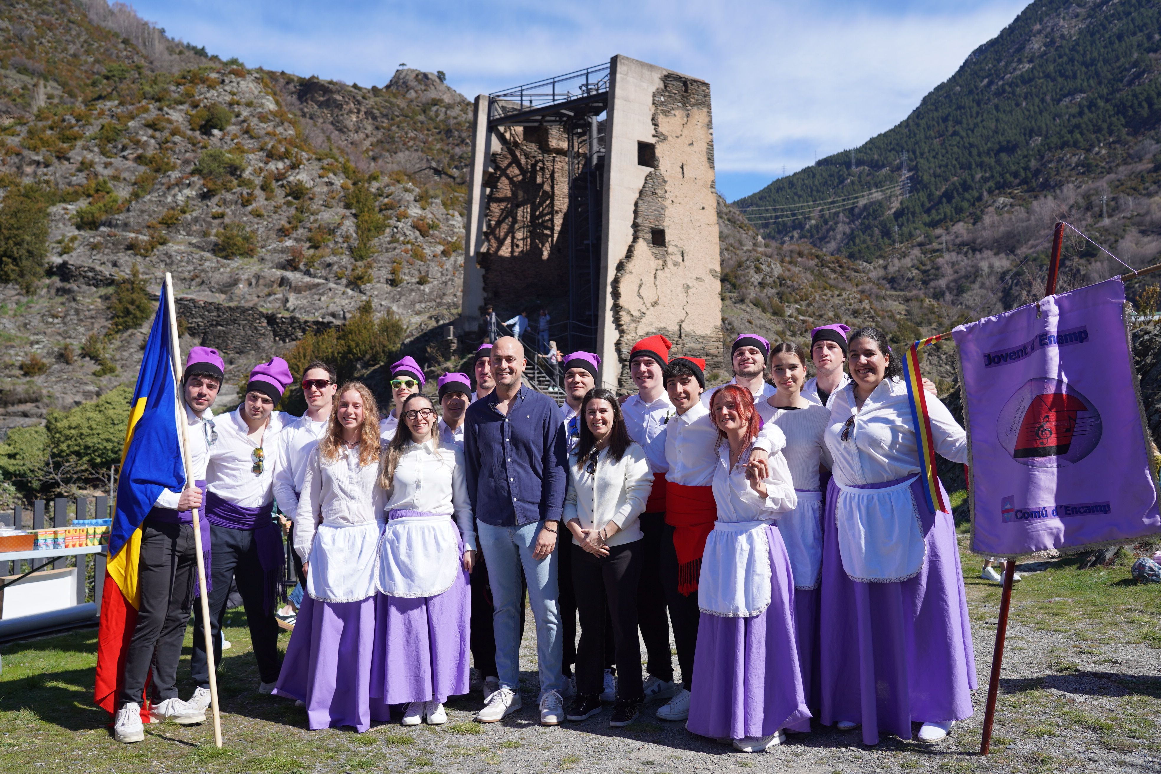 Els Caramellaires amb els cònsols d'Encamp.