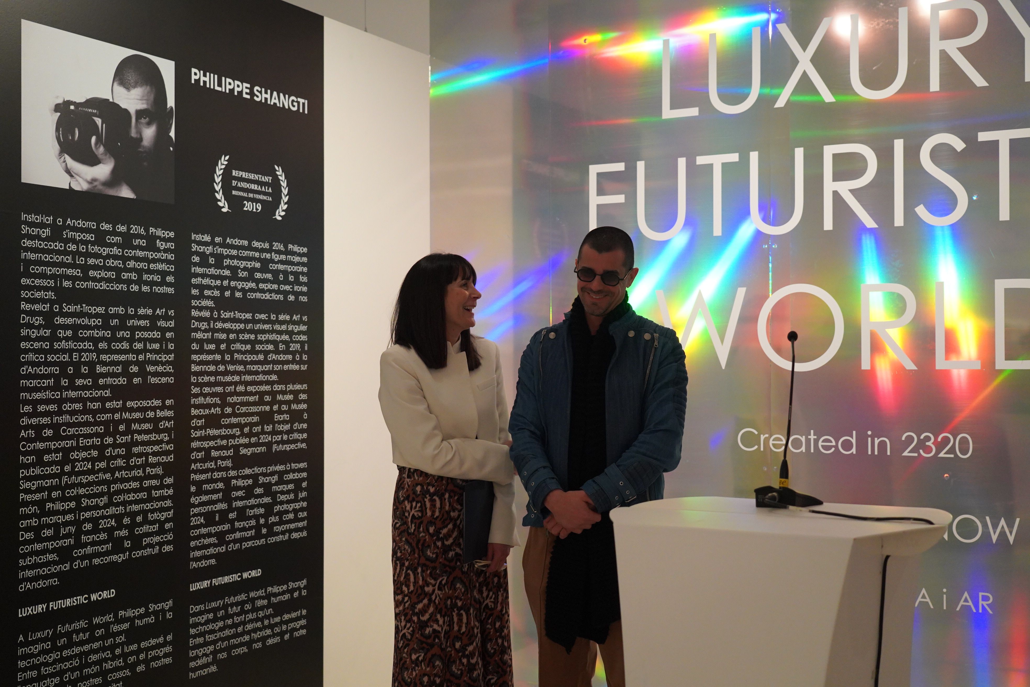 Mònica Bonell i Philippe Shangti durant la inauguració.