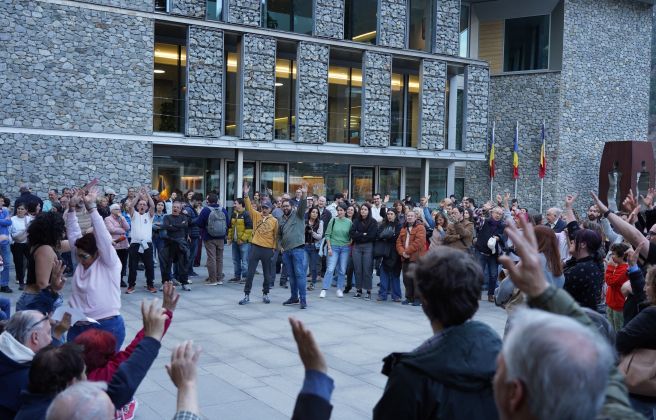 Els assistents responen a la pregunta de qui participarà en la manifestació del 16M.