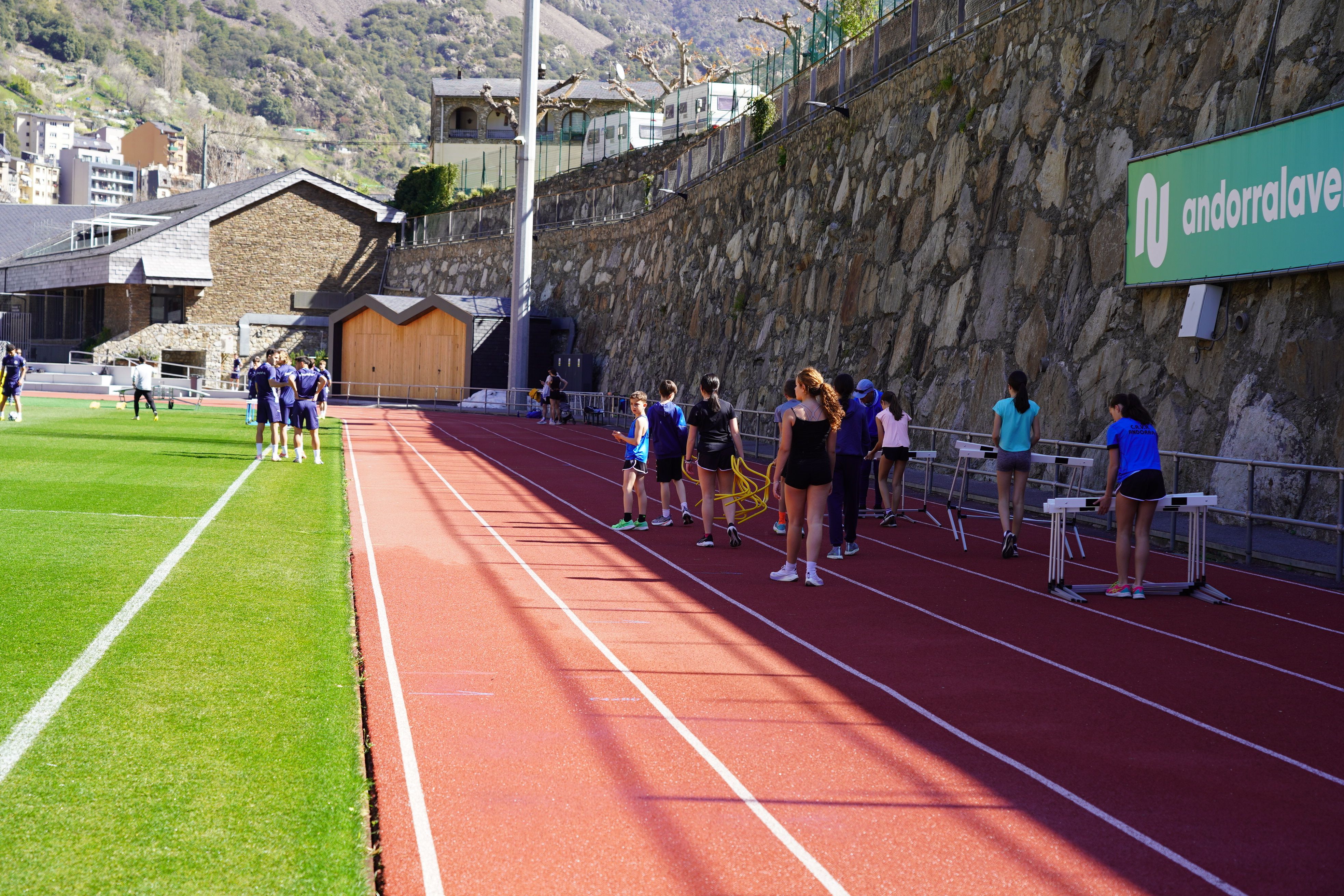 Compatibilitzant el futbol amb l'atletisme. Compatibilitzant el futbol amb l'atletisme.