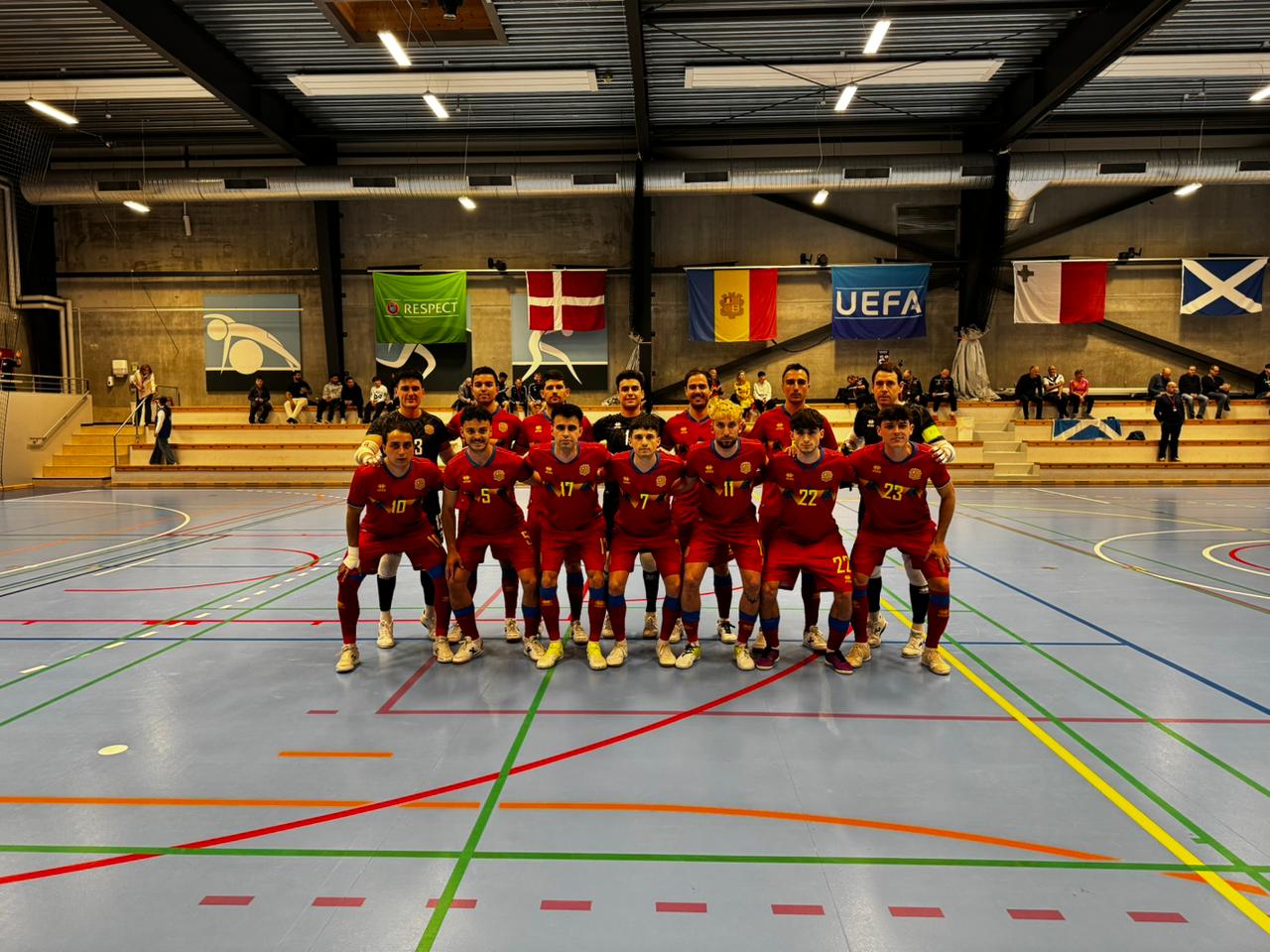 Els de Talin Puyaltó, abans del duel contra Escòcia. Els de Talin Puyaltó, abans del duel contra Escòcia.