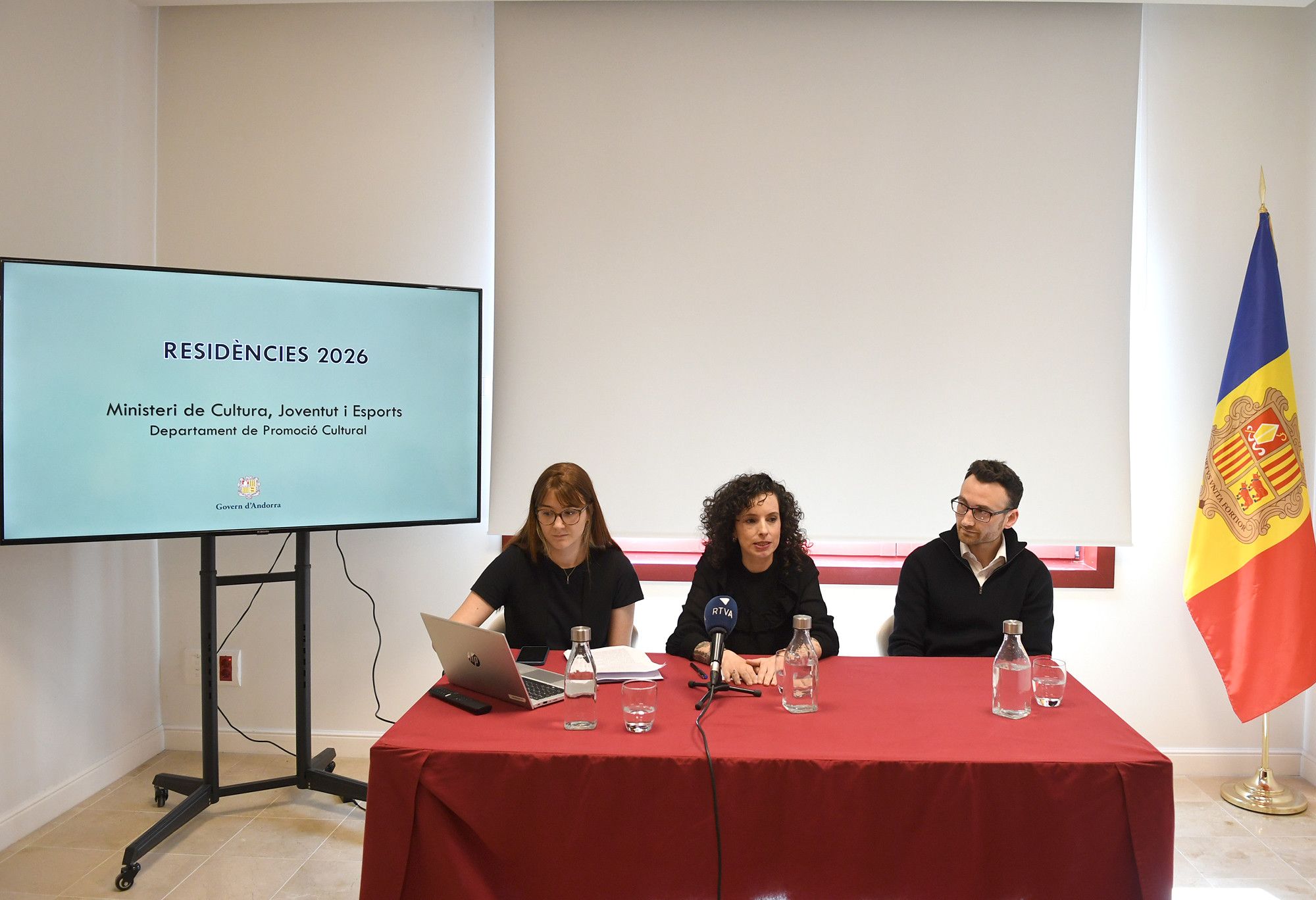 Sandra Colell, Meritxell Blanco i Jean-Michel Johnston en la presentació. Sandra Colell, Meritxell Blanco i Jean-Michel Johnston en la presentació.