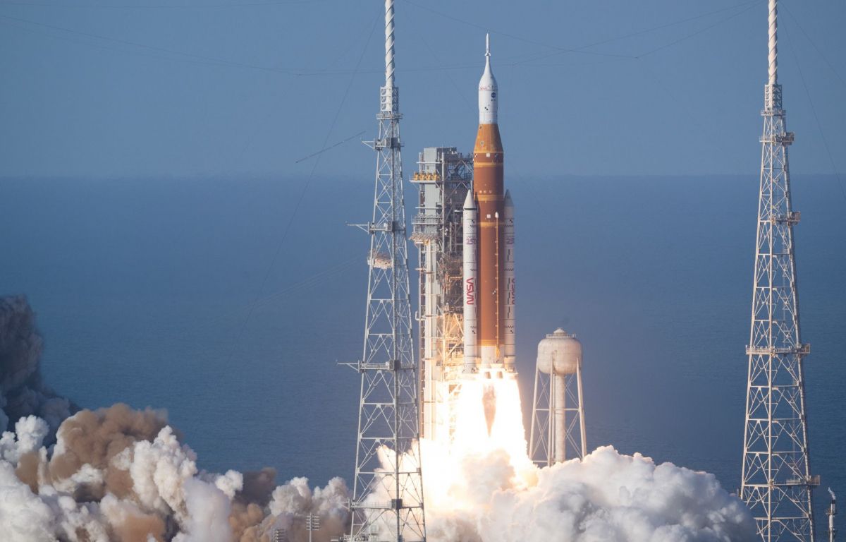 Llançament del SLS amb la càpsula transportant els 4 astronautes de la missió Artemis II - Crèdit: NASA Llançament del SLS amb la càpsula transportant els 4 astronautes de la missió Artemis II - Crèdit: NASA