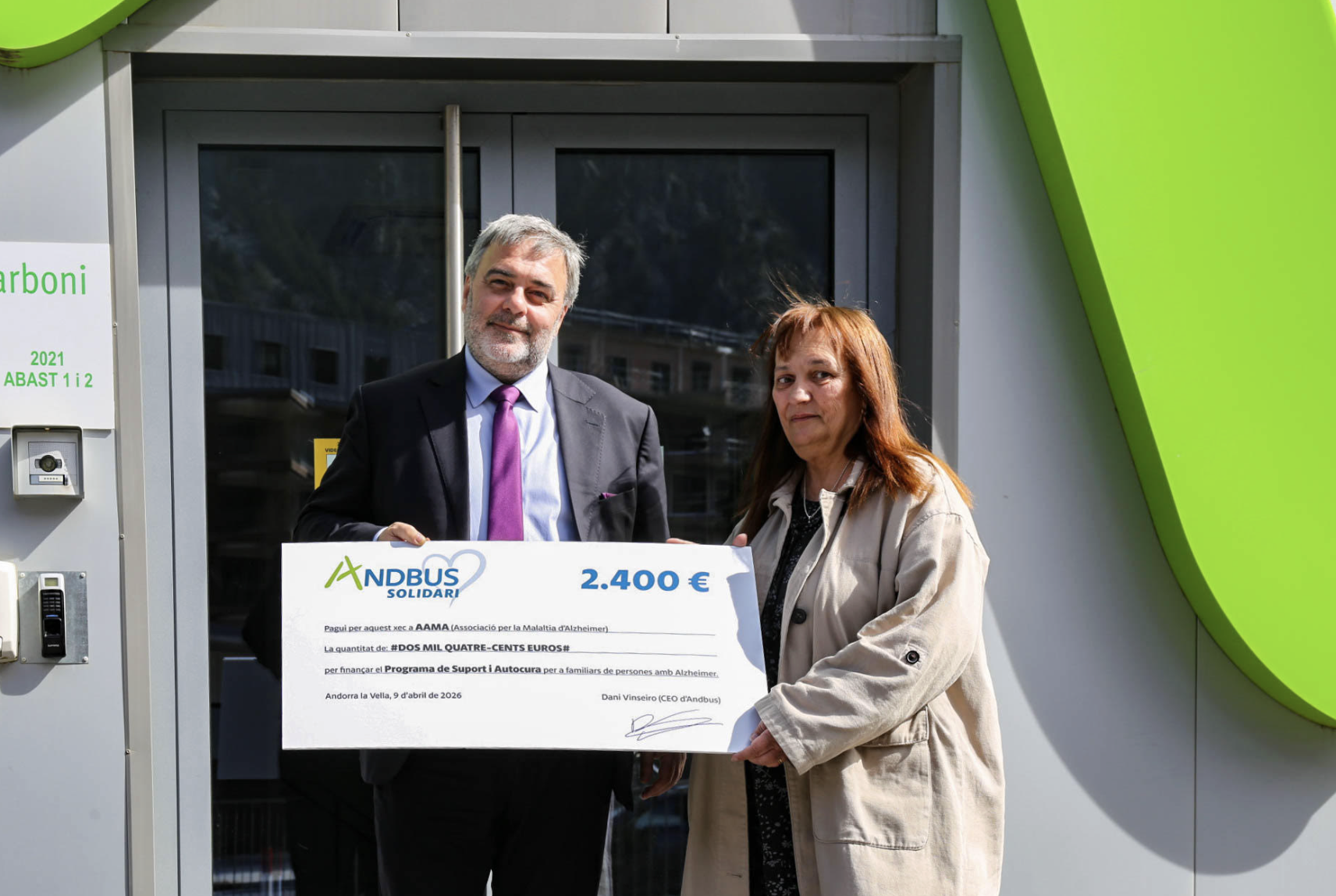 Andbus lliura un donatiu de 2.400 euros a l’Associació Andorrana de la Malaltia d’Alzheimer.