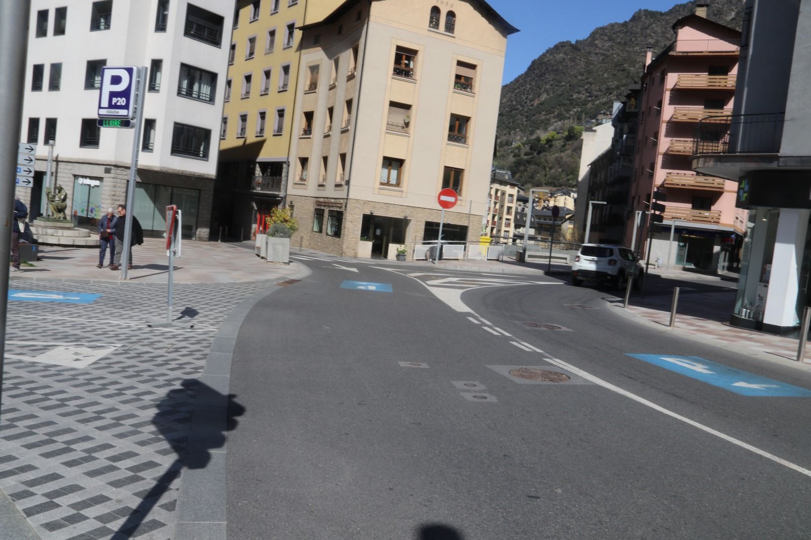 Un home de 66 anys amb una alcoholèmia de 2,70 ha tingut un accident a la plaça de l’església de Sant Pere Màrtir.