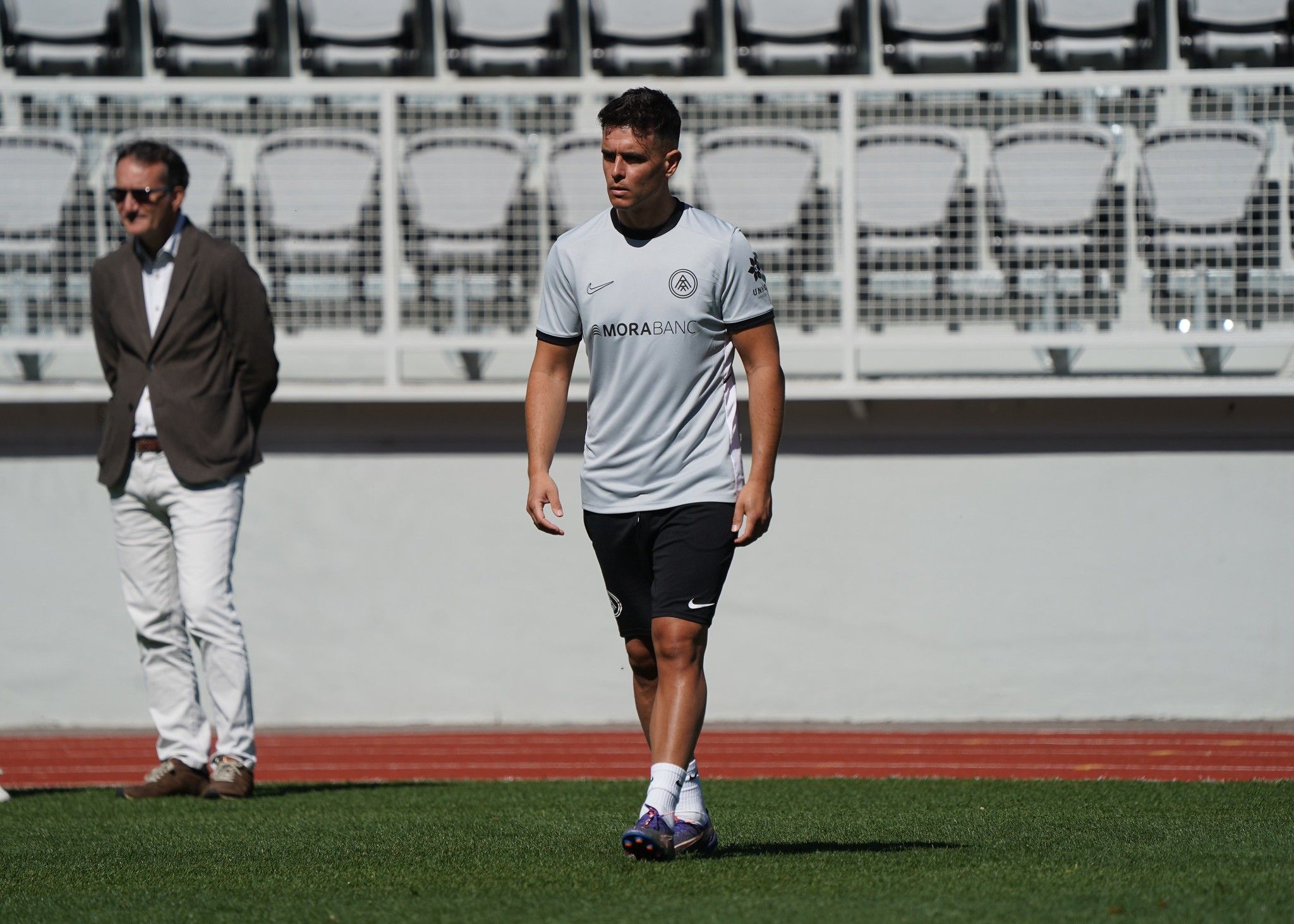El tècnic de l'FC Andorra, Carles Manso, durant un entrenament d'aquesta setmana.