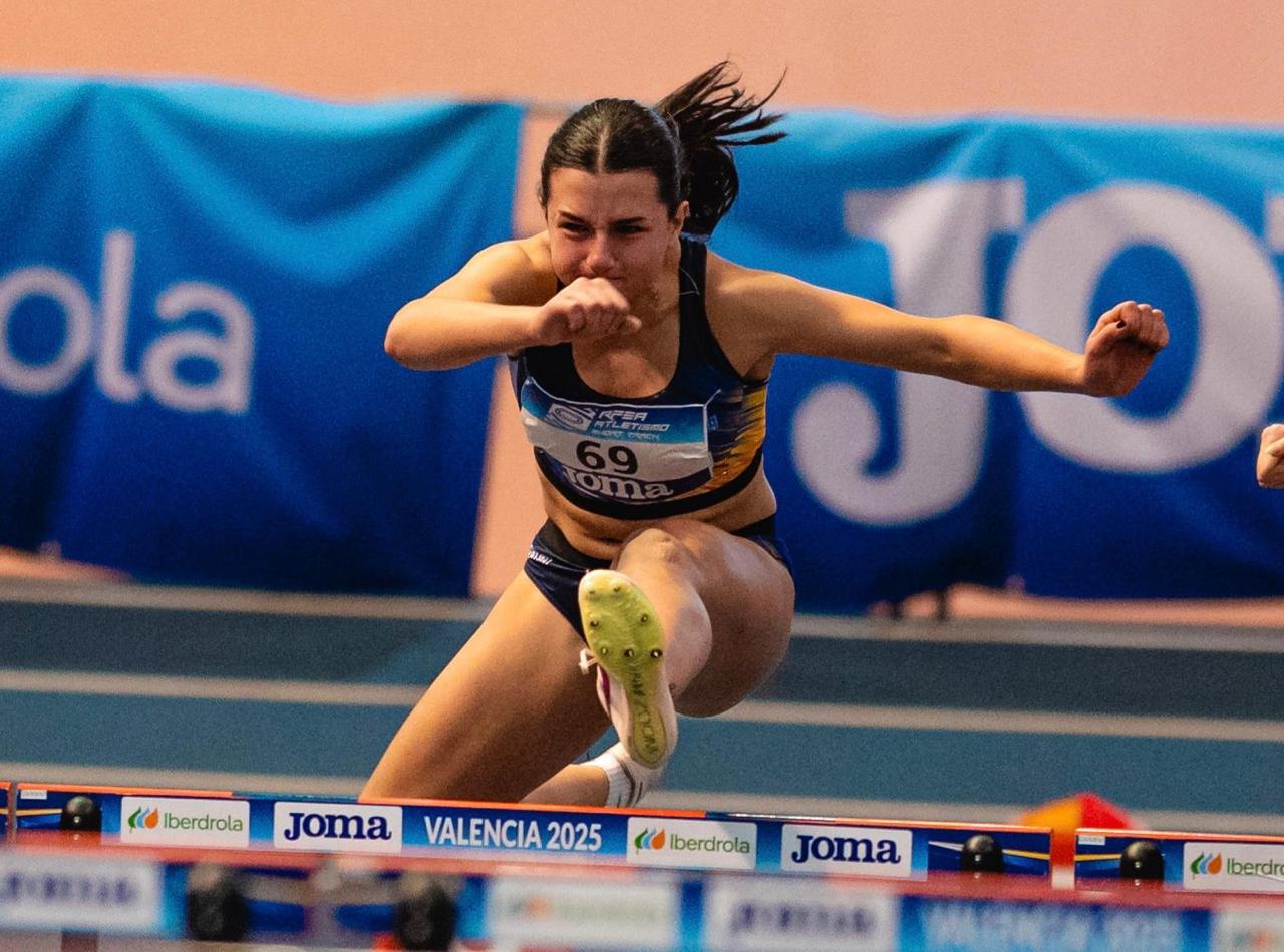 L'esquiadora és també atleta i va competir als Jocs dels Petits Estats d'Andorra 2025. L'esquiadora és també atleta i va competir als Jocs dels Petits Estats d'Andorra 2025.