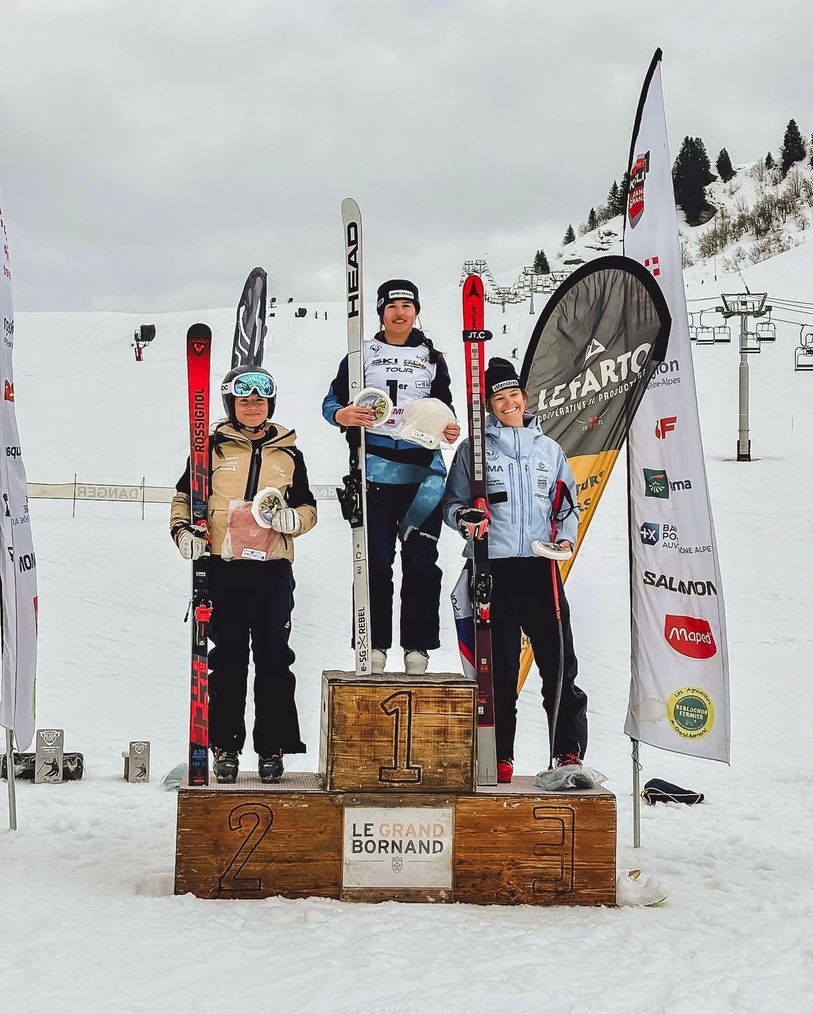 Etna Pou ja ha pujat al podi en diverses curses FIS aquest curs. Etna Pou ja ha pujat al podi en diverses curses FIS aquest curs.