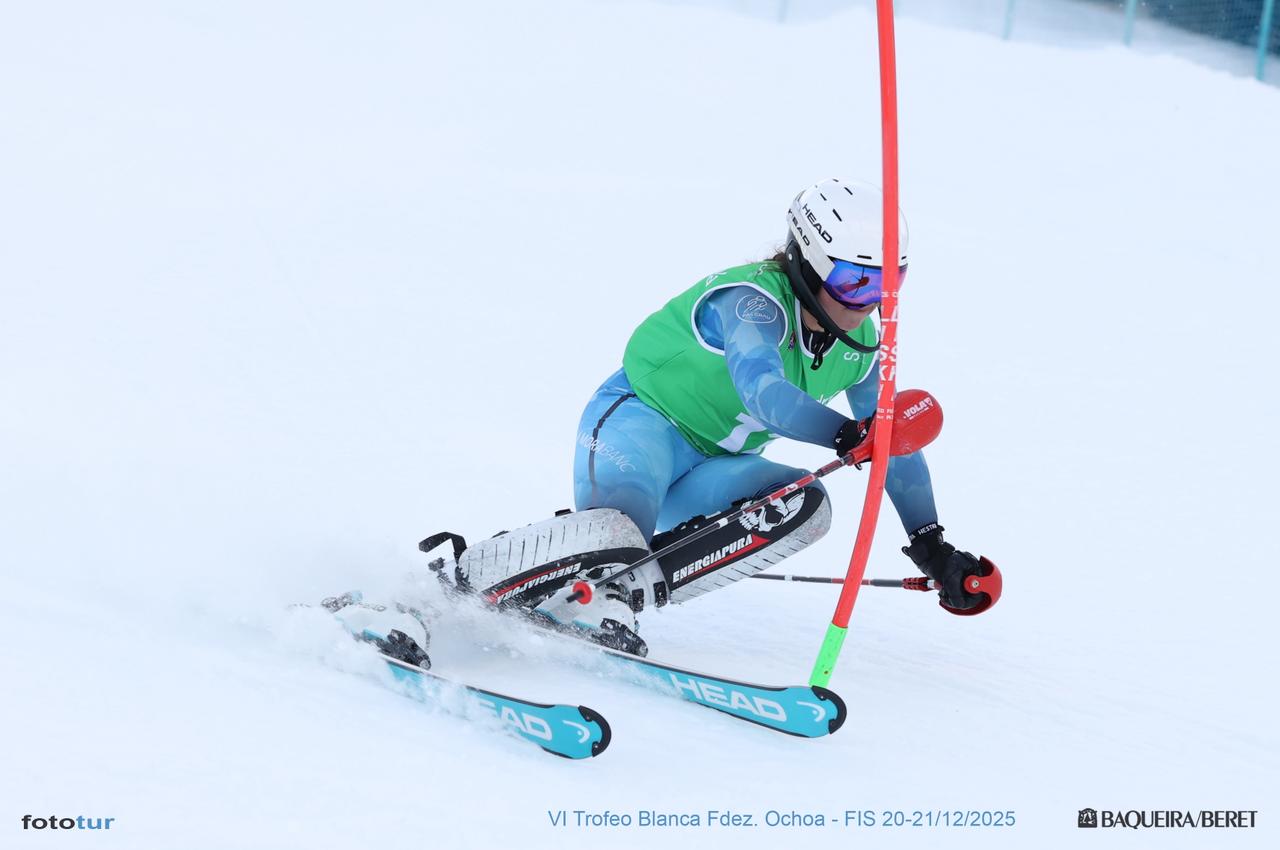 L'esquiadora de l'APEX Tignes Club va agafant experiència en curses internacionals. L'esquiadora de l'APEX Tignes Club va agafant experiència en curses internacionals.