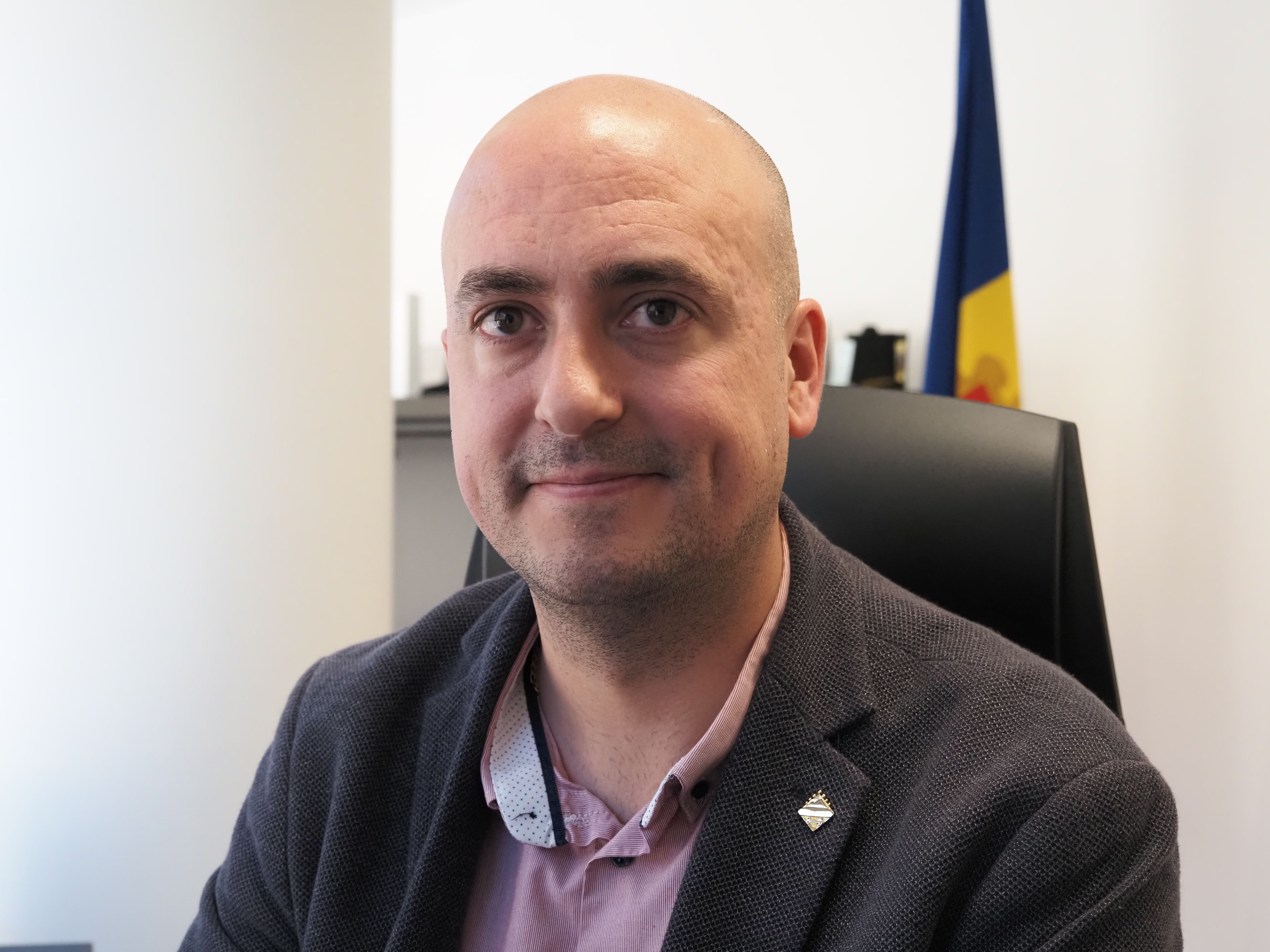 El cònsol menor d'Encamp, Xavier Fernàndez, al seu despatx. // M. P.