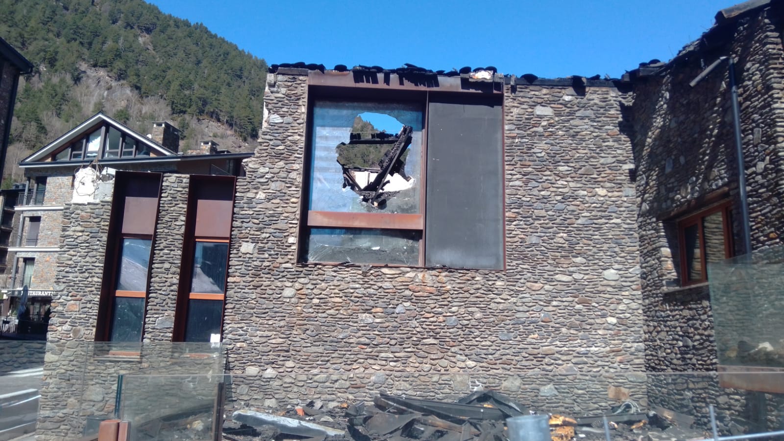 Zona on hi ha d'haver els armaris metàl·lics que guardaven el fons documental de la fundació.