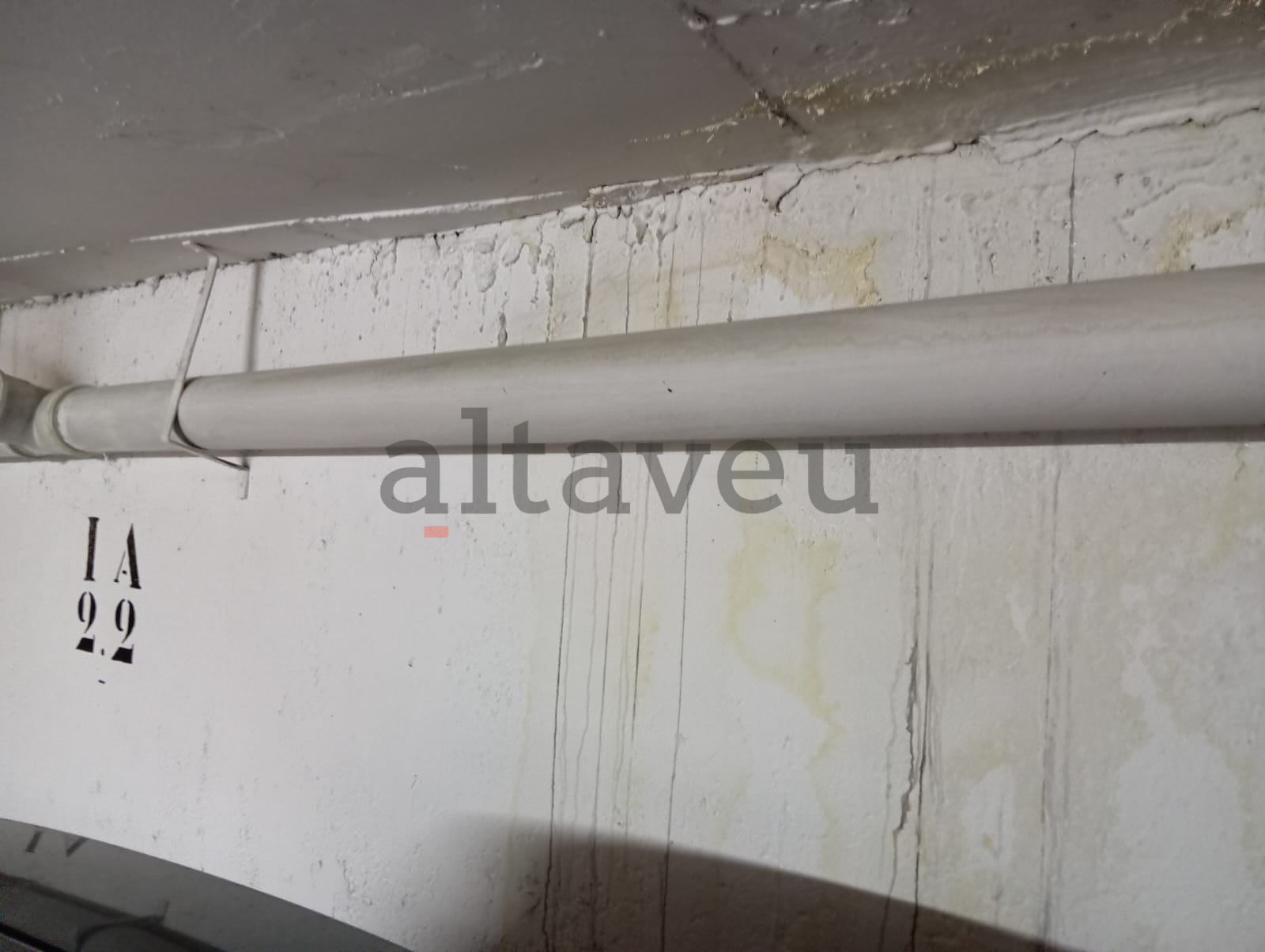 Deteriorament que comença a presentar un dels aparcaments.