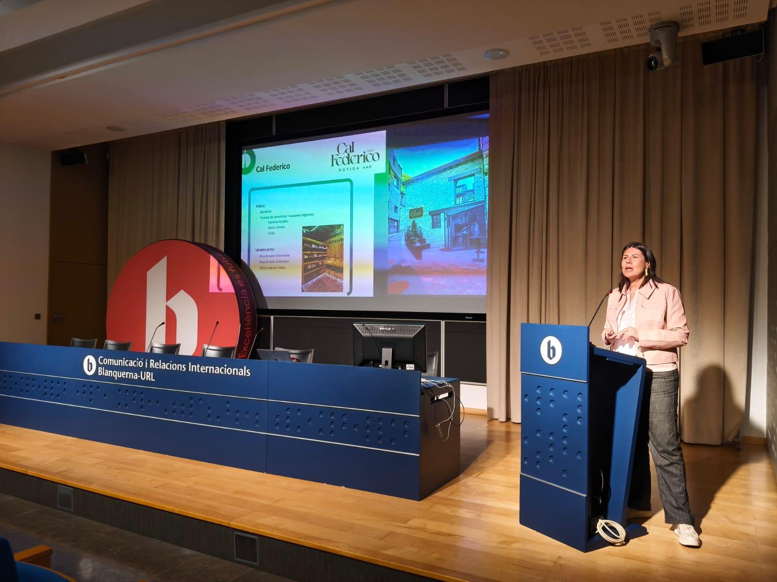 La responsable del Palau de Gel explica el procés de redisseny de marca i reformulació de l’oferta turística de Canillo a Blanquerna.