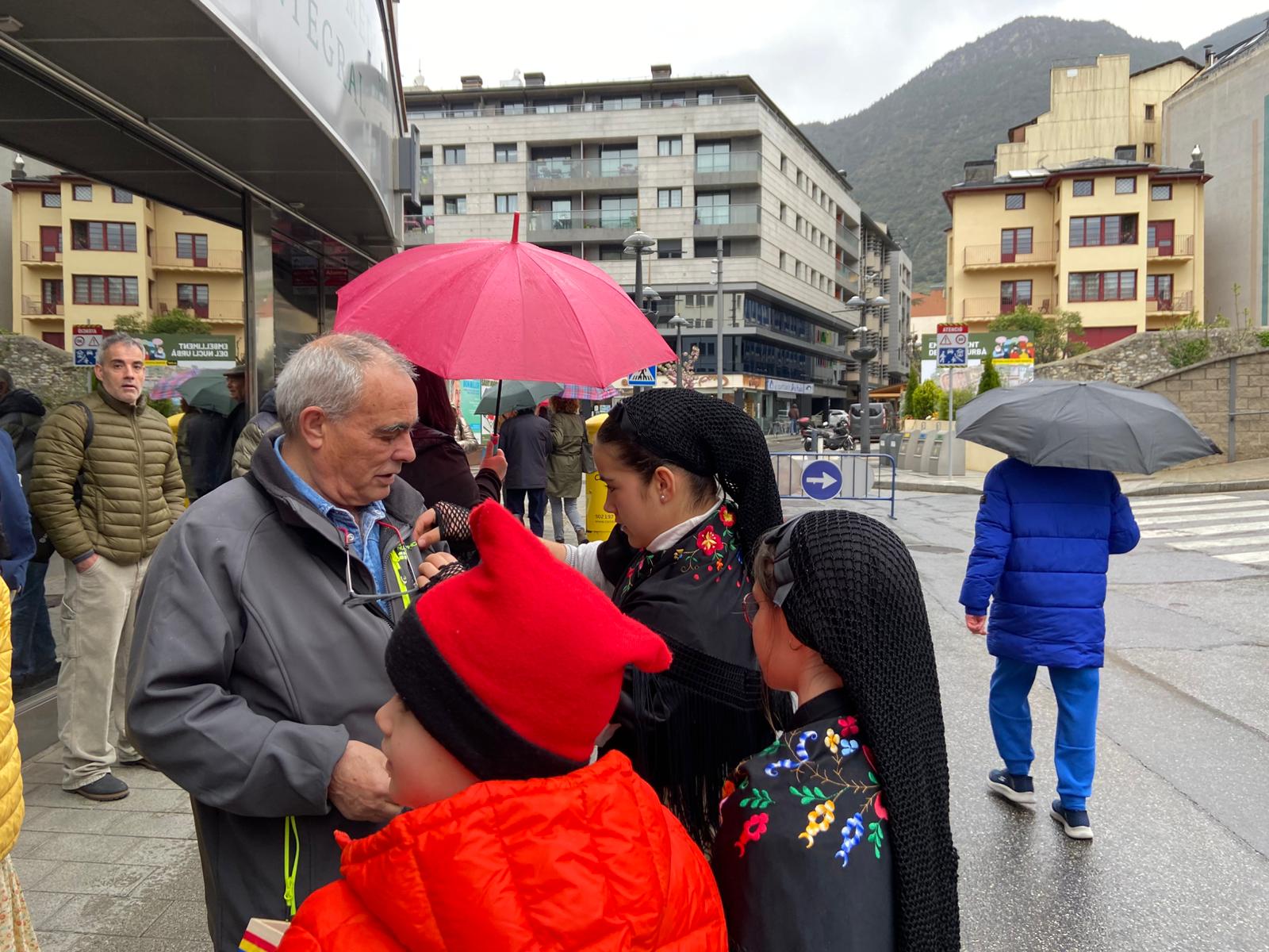 La voluntat, a canvi d'una bandereta d'Andorra. 