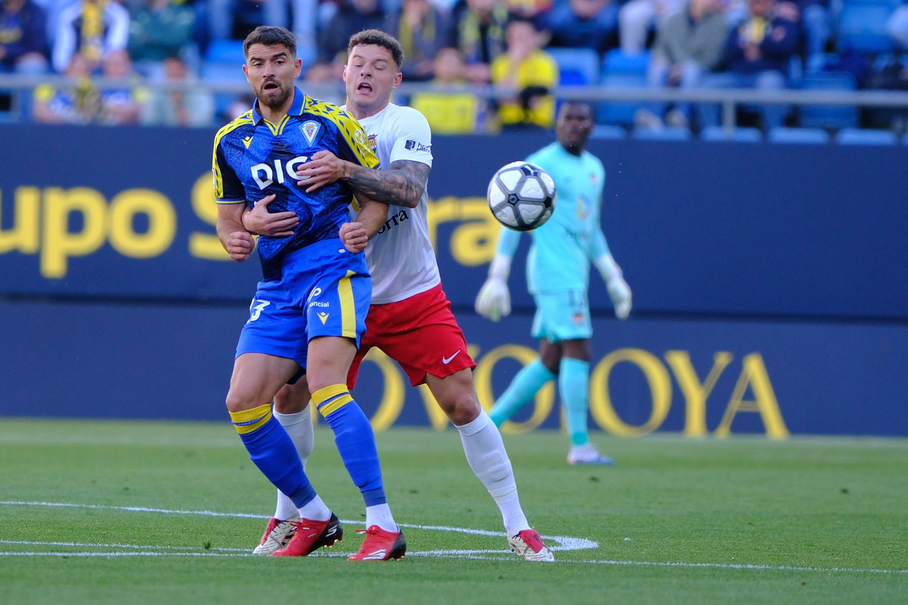 Alende ha sabut frenar el perill del Cadis a pilota aturada.