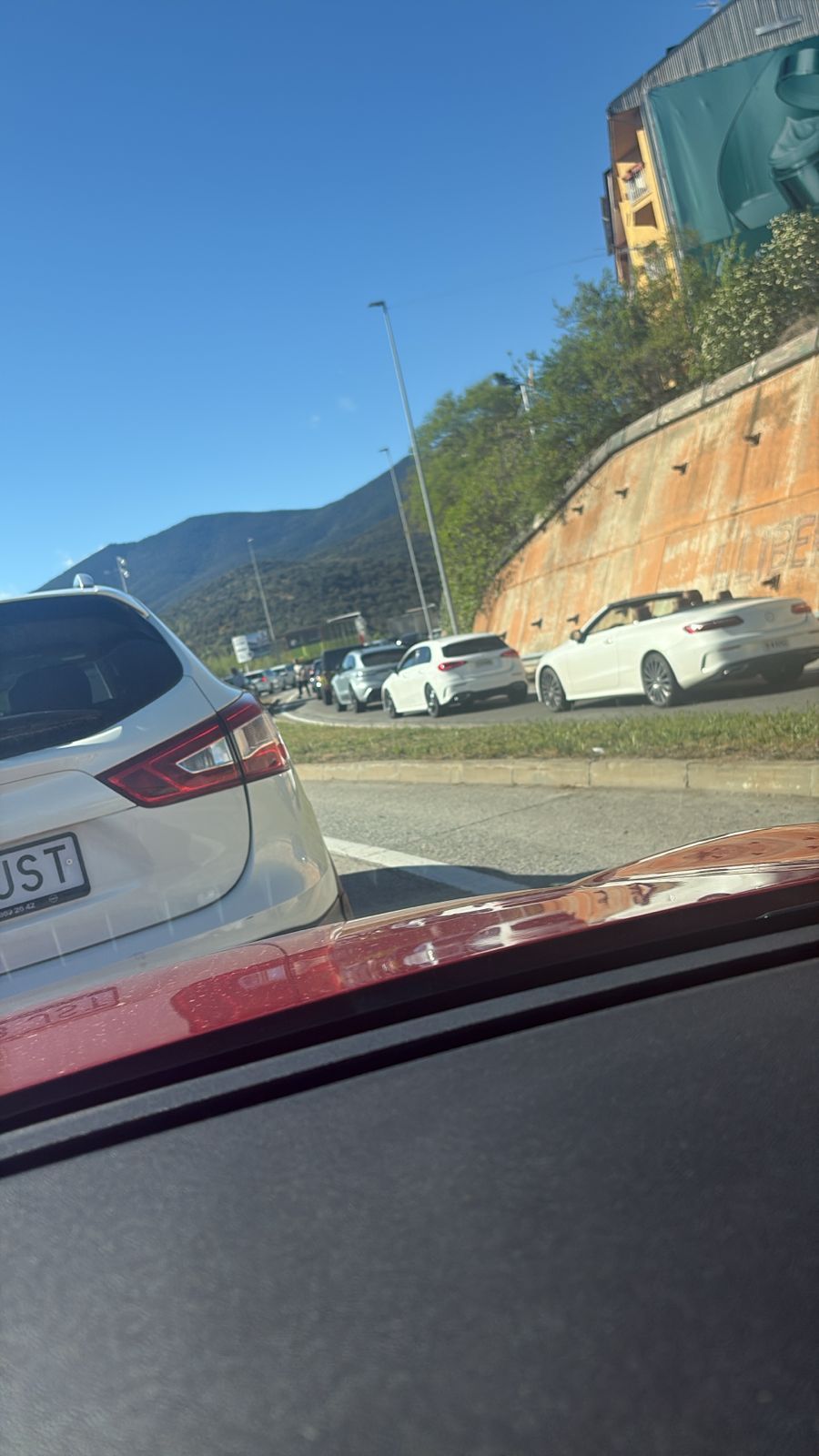 Hi ha vehicles que han acumulat mitja hora de retencions. 