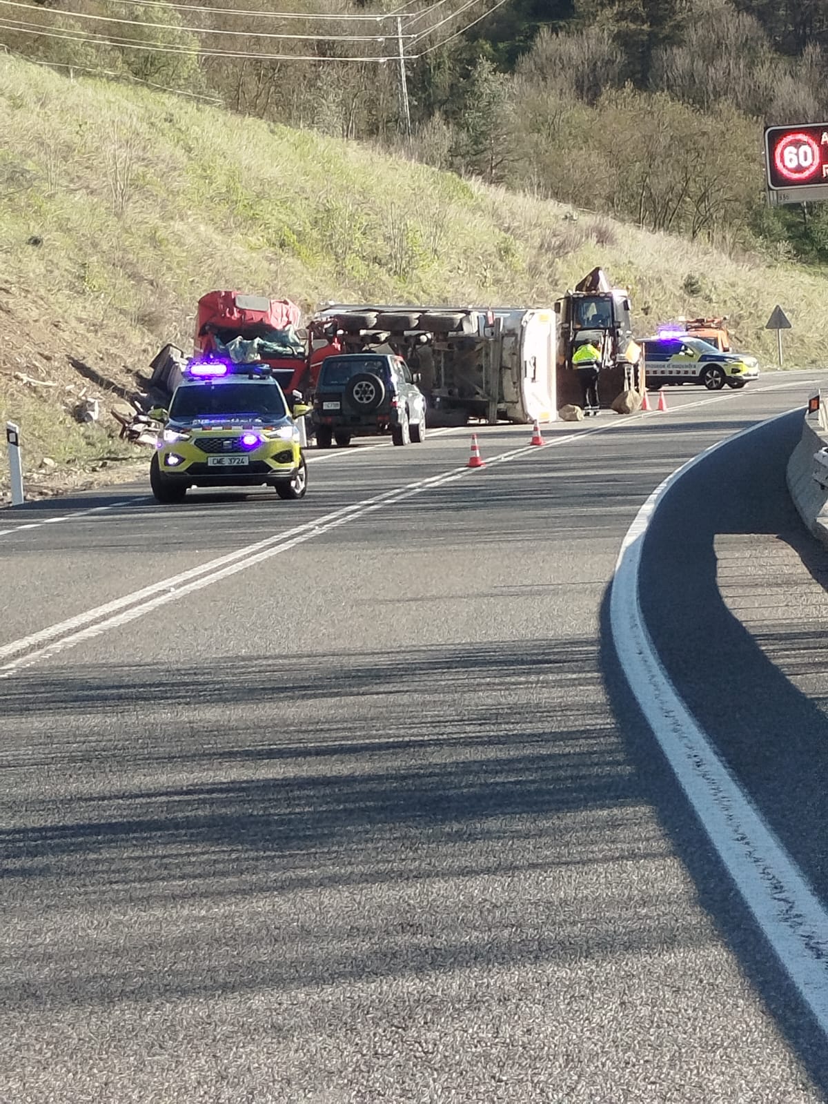 El camió ha de ser enretirat de la via. 