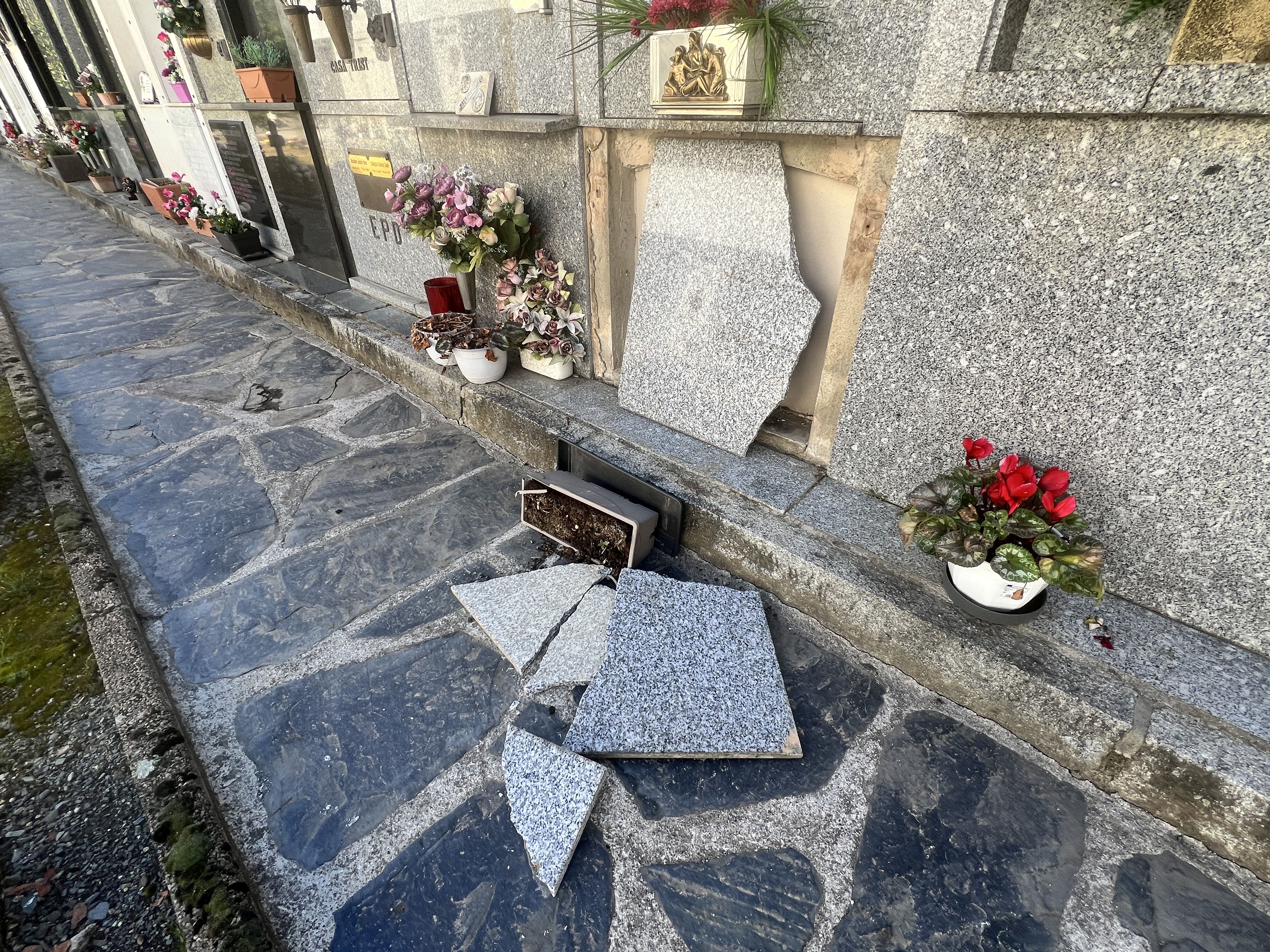 Un dels dos nínxols malmesos. Un dels dos nínxols malmesos.