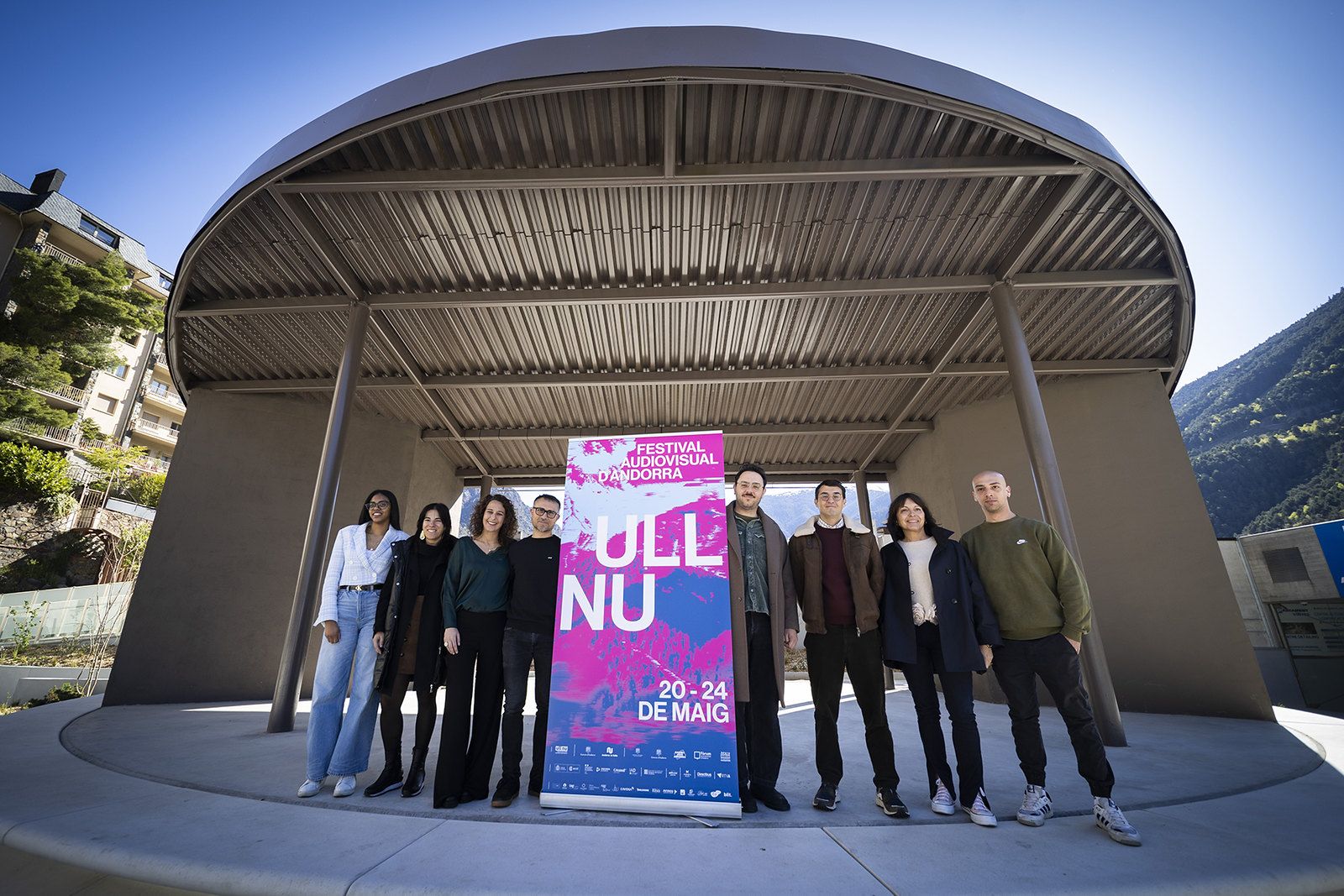 Els directors del Festival Ull Nu amb patrocinadors i col·laboradors. Els directors del Festival Ull Nu amb patrocinadors i col·laboradors.