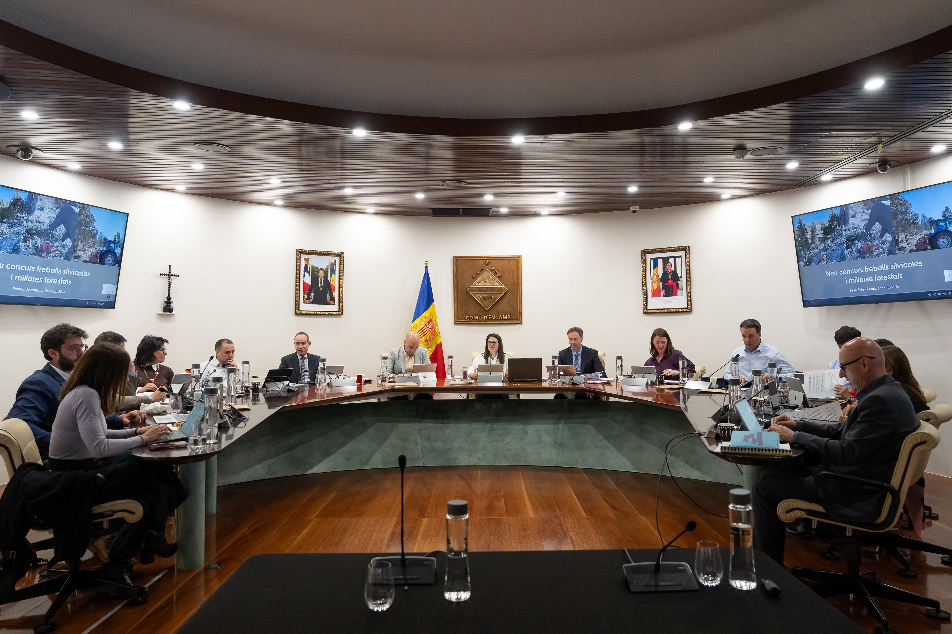 Un moment de la reunió de cònsols en què s'ha decidit fer el recurs. Un moment de la reunió de cònsols en què s'ha decidit fer el recurs.