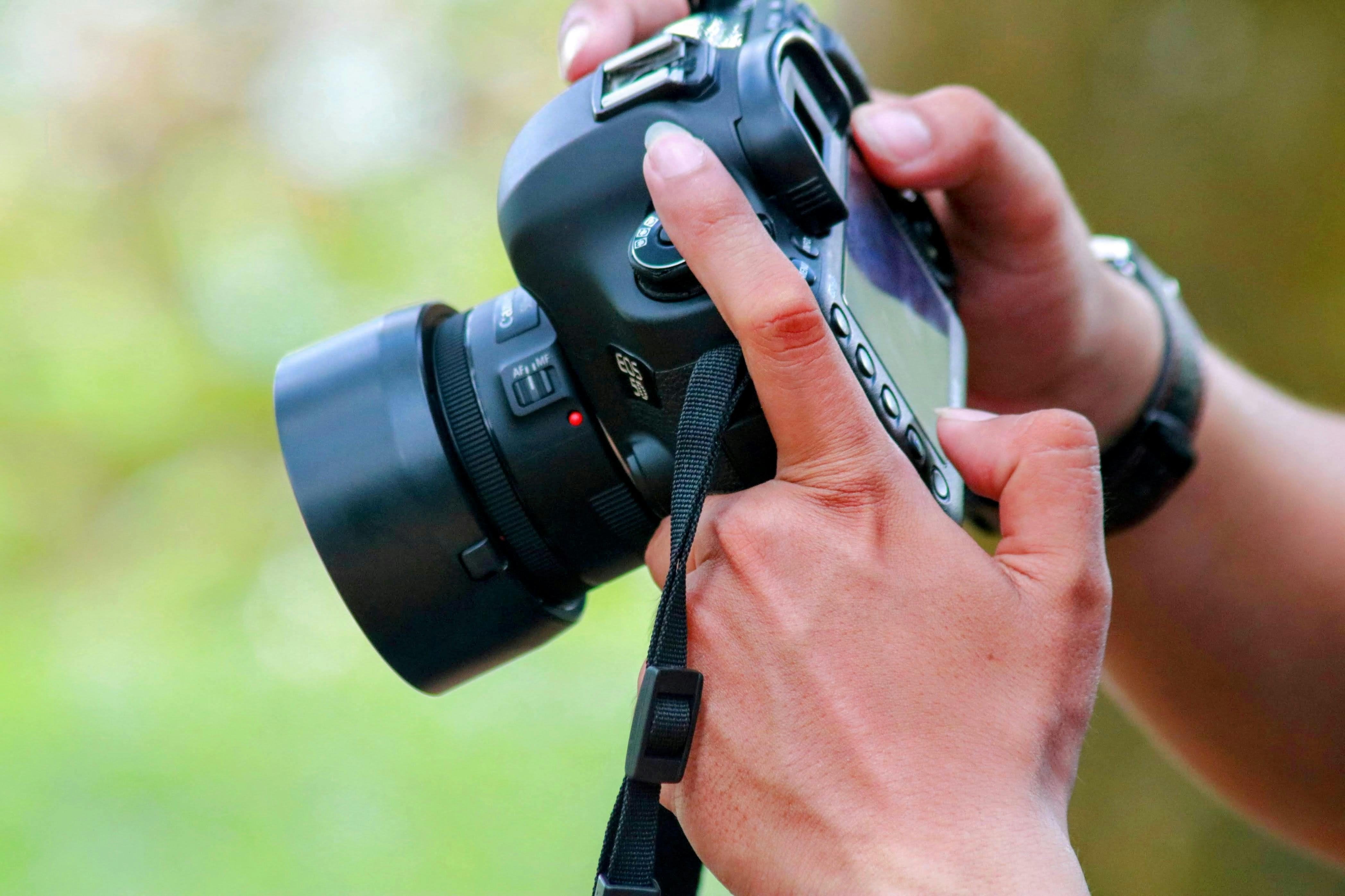 Una càmera de fotografia.