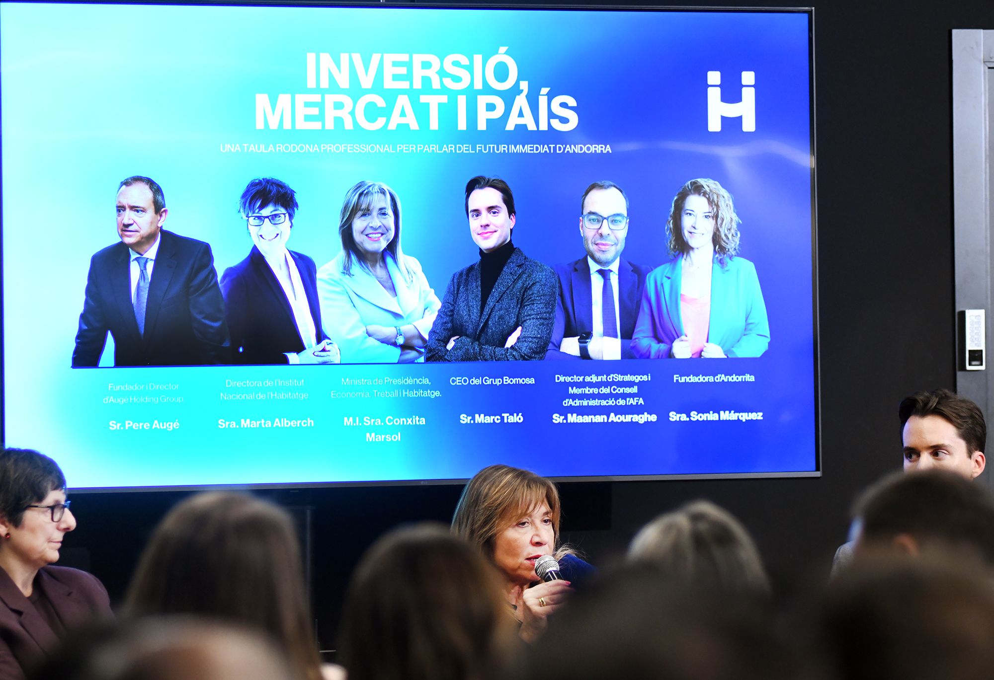 Marsol, intervenint en la taula rodona. Marsol, intervenint en la taula rodona.