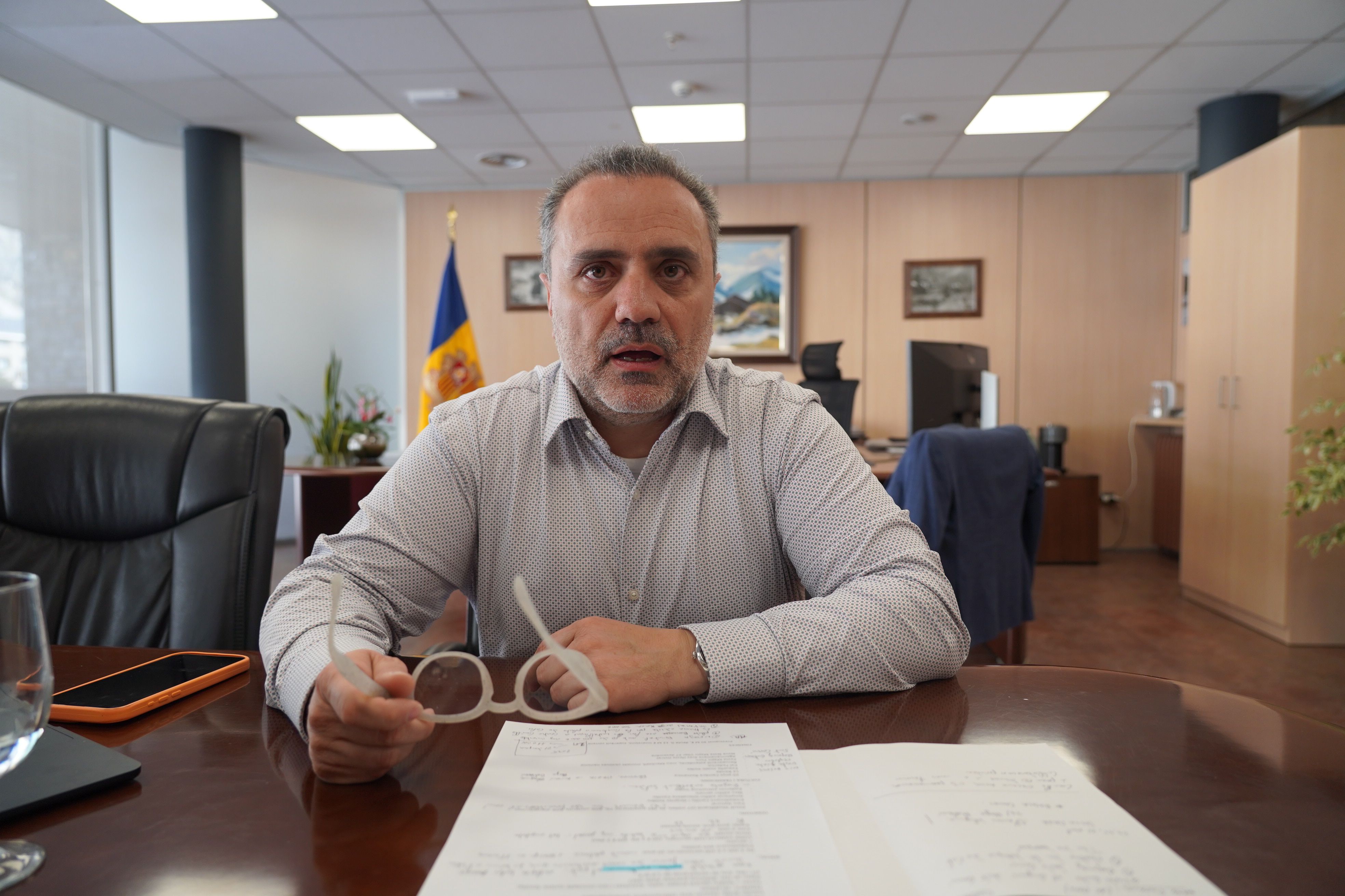 El cònsol menor de Canillo, Marc Casal, durant l'entrevista. // M. P.