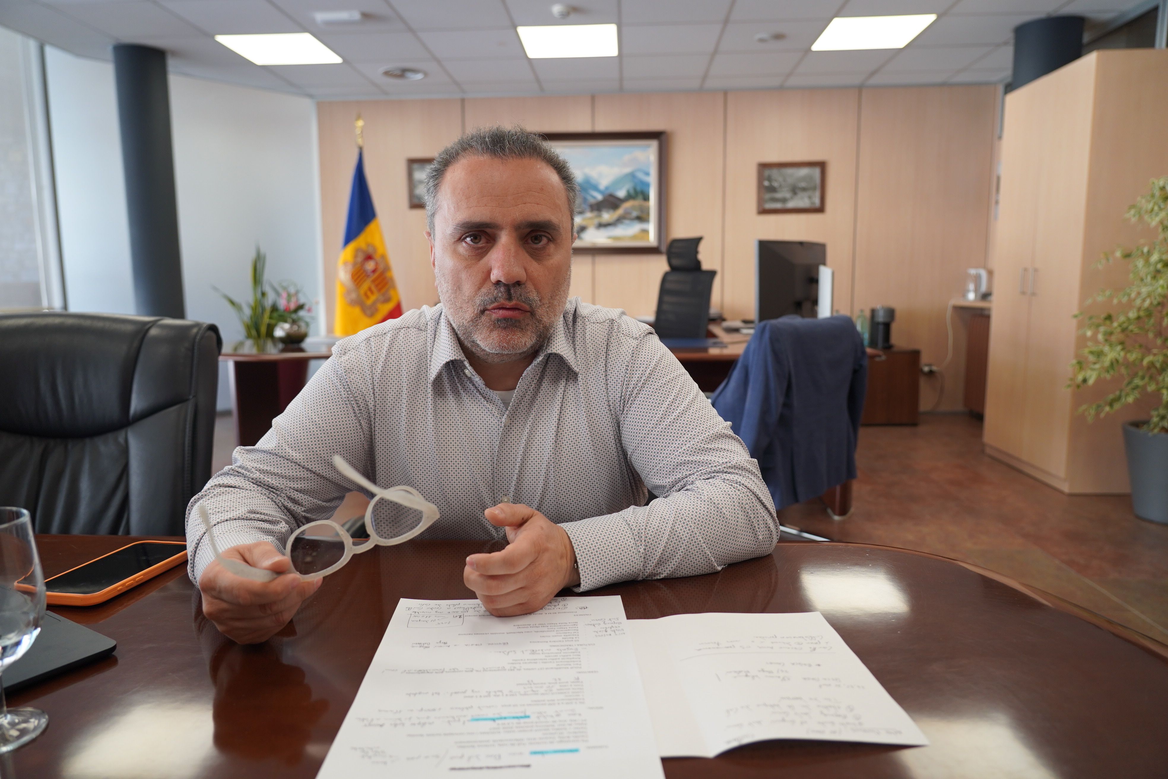 El cònsol menor, Marc Casal, durant l'entrevista. // M. P.