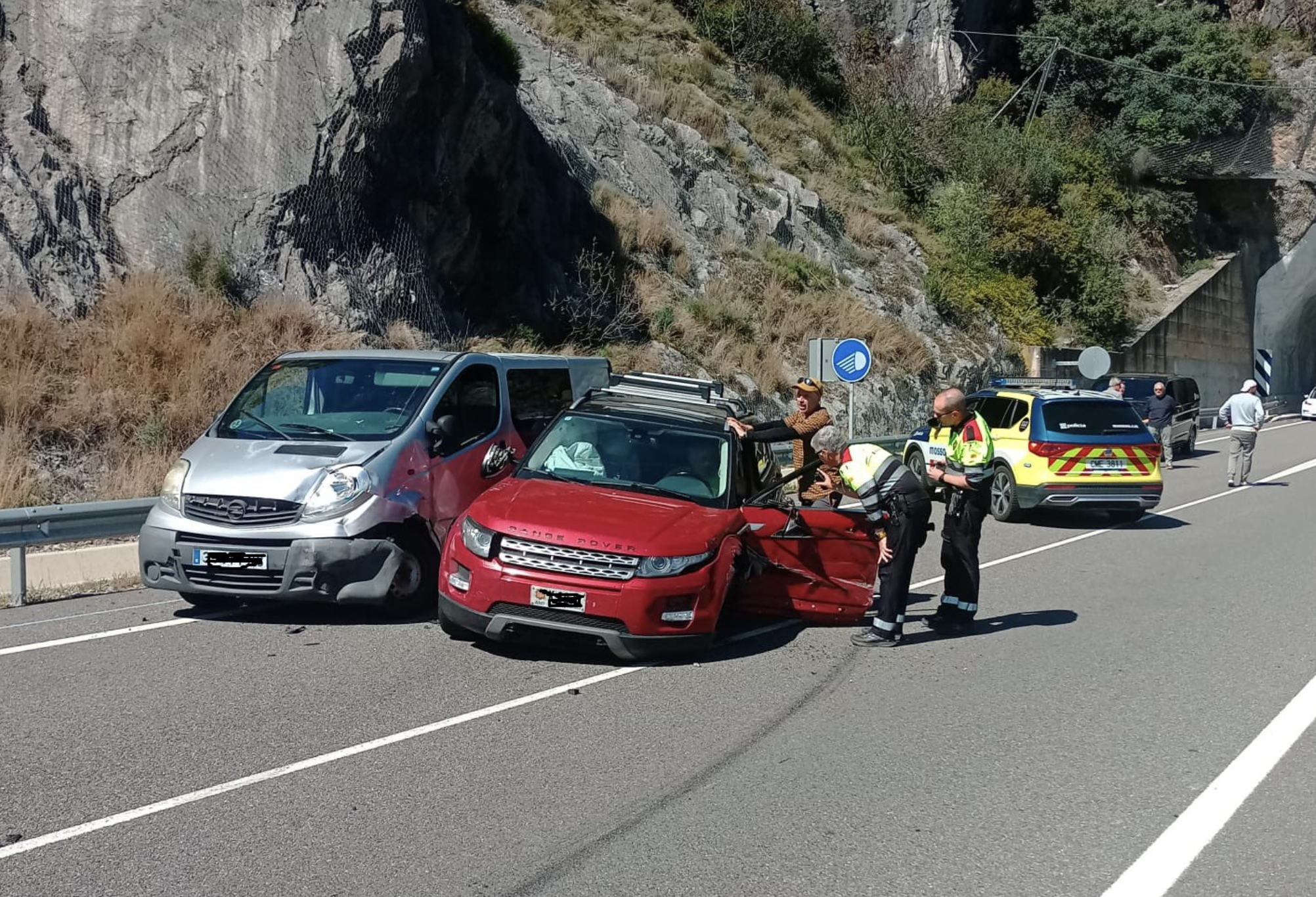 Els dos cotxes accidentats.