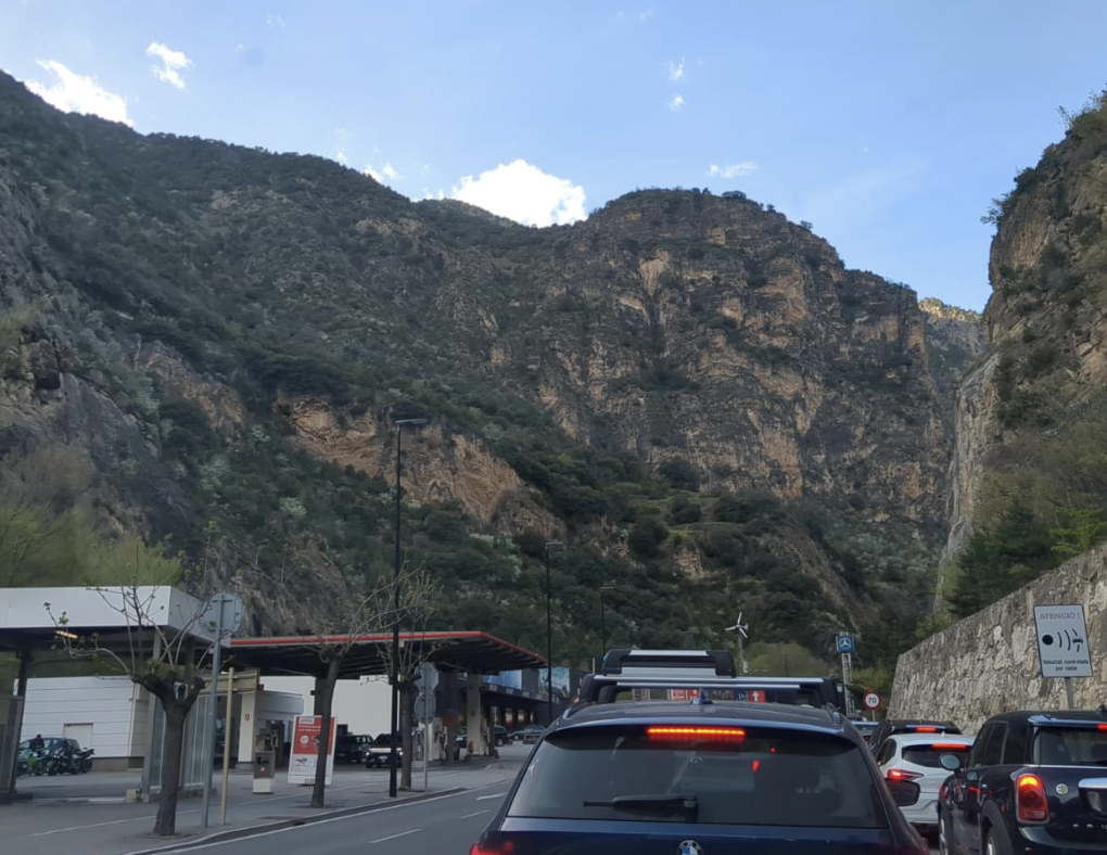 Tap a l’entrada sud de Sant Julià en sentit nord.