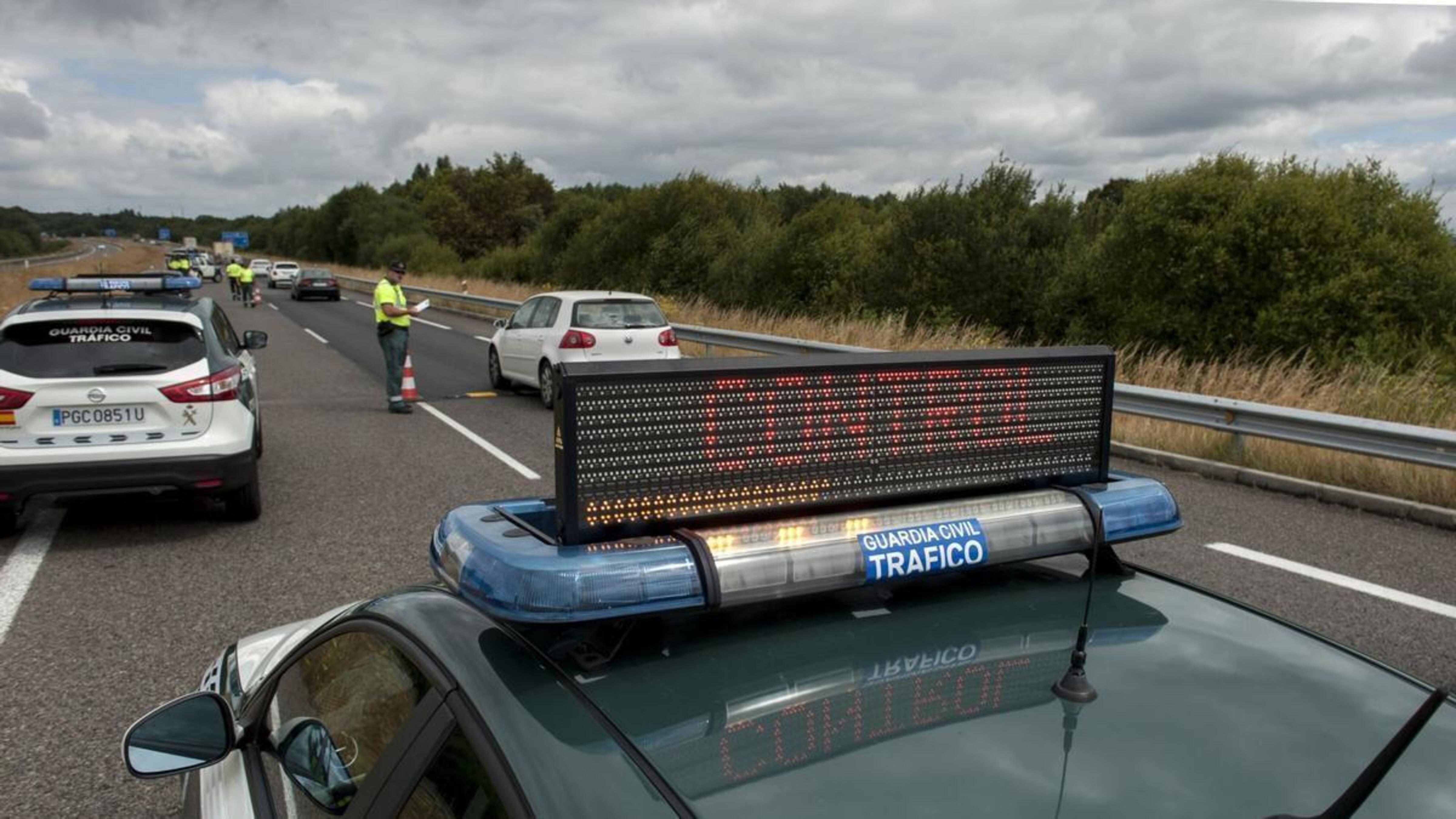 Un control de trànsit de la guàrdia civil.