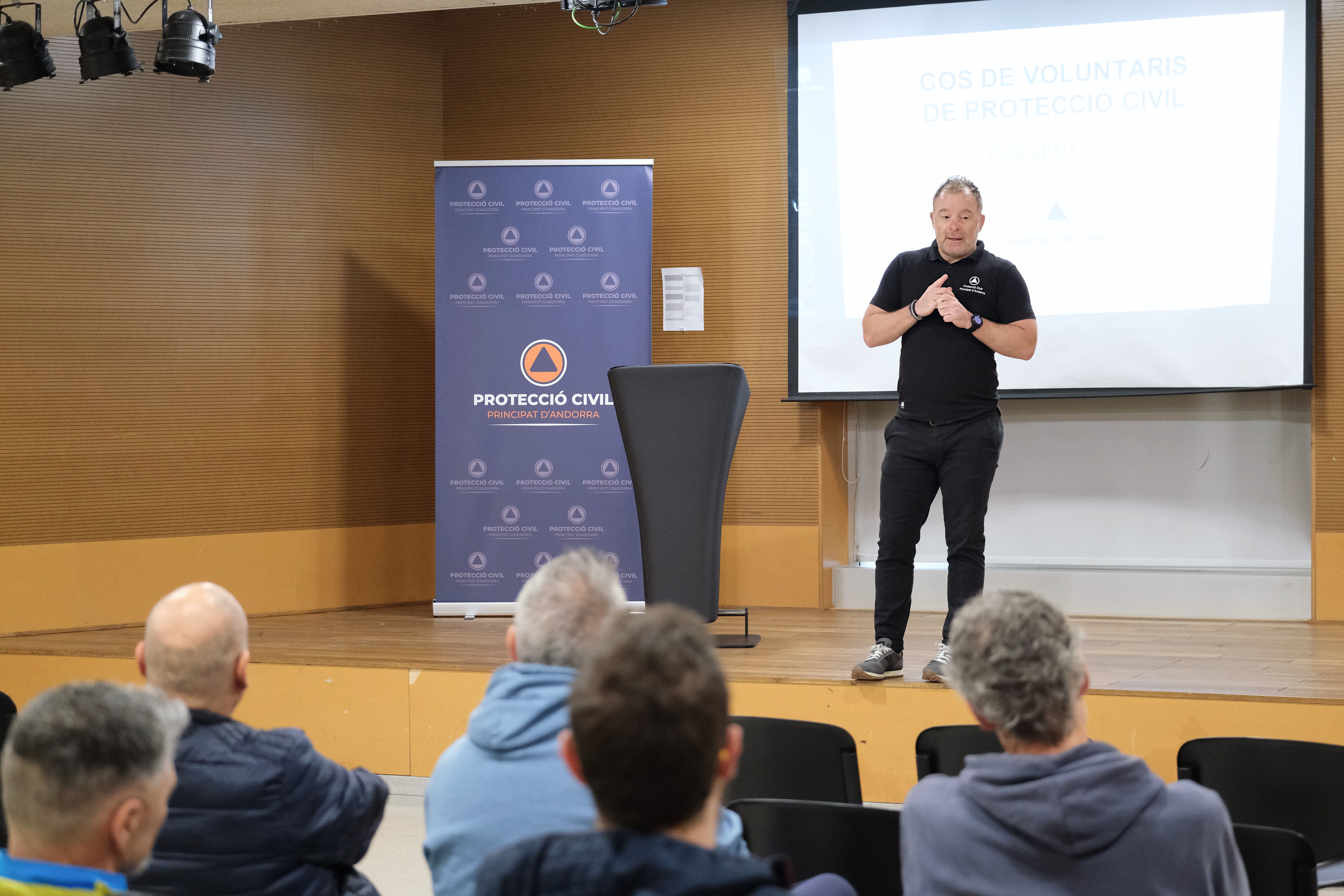 Formació segona promoció cos de voluntaris.