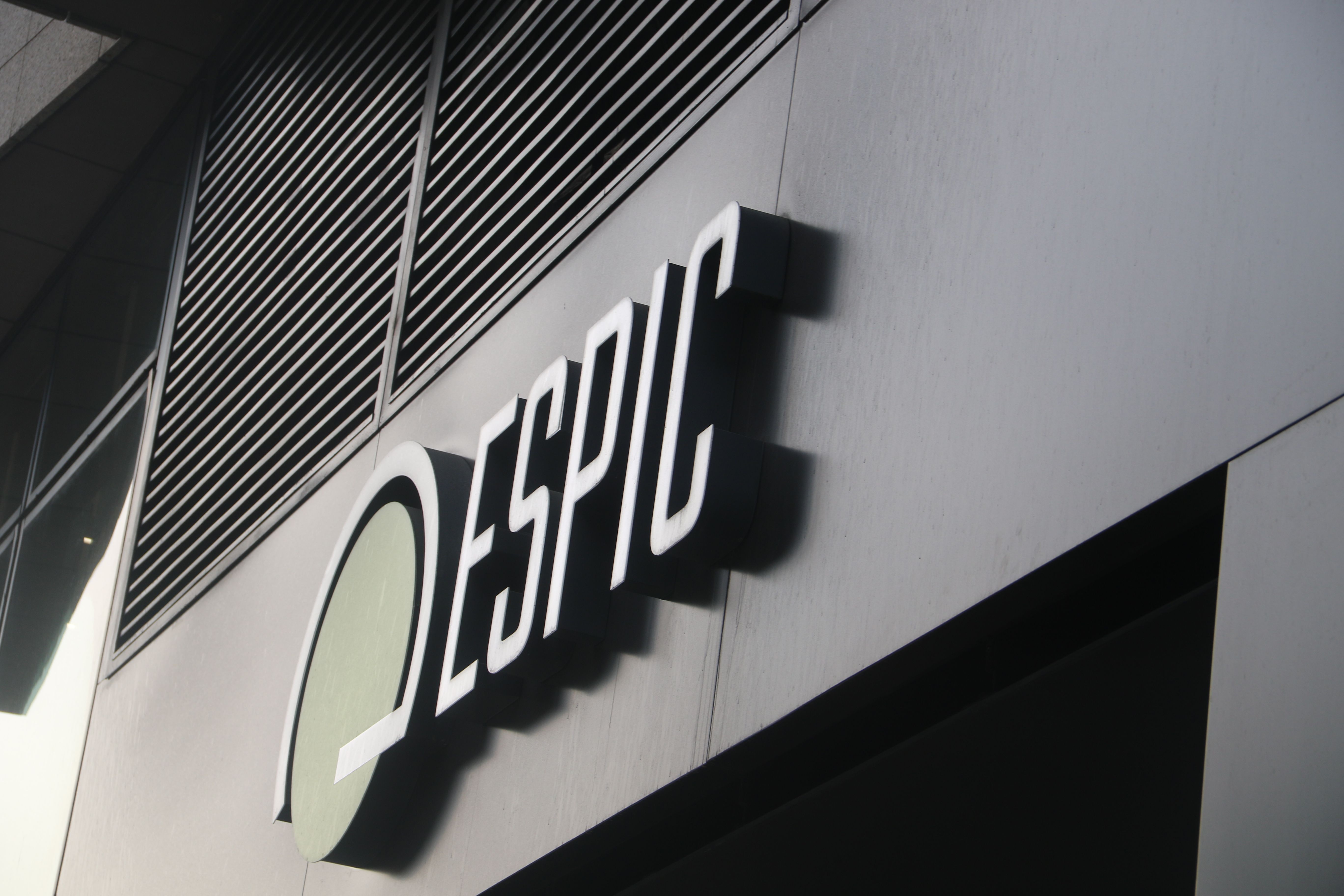 Un dels rètols que el 'call center' té a la seva seu de l'avinguda Tarragona.