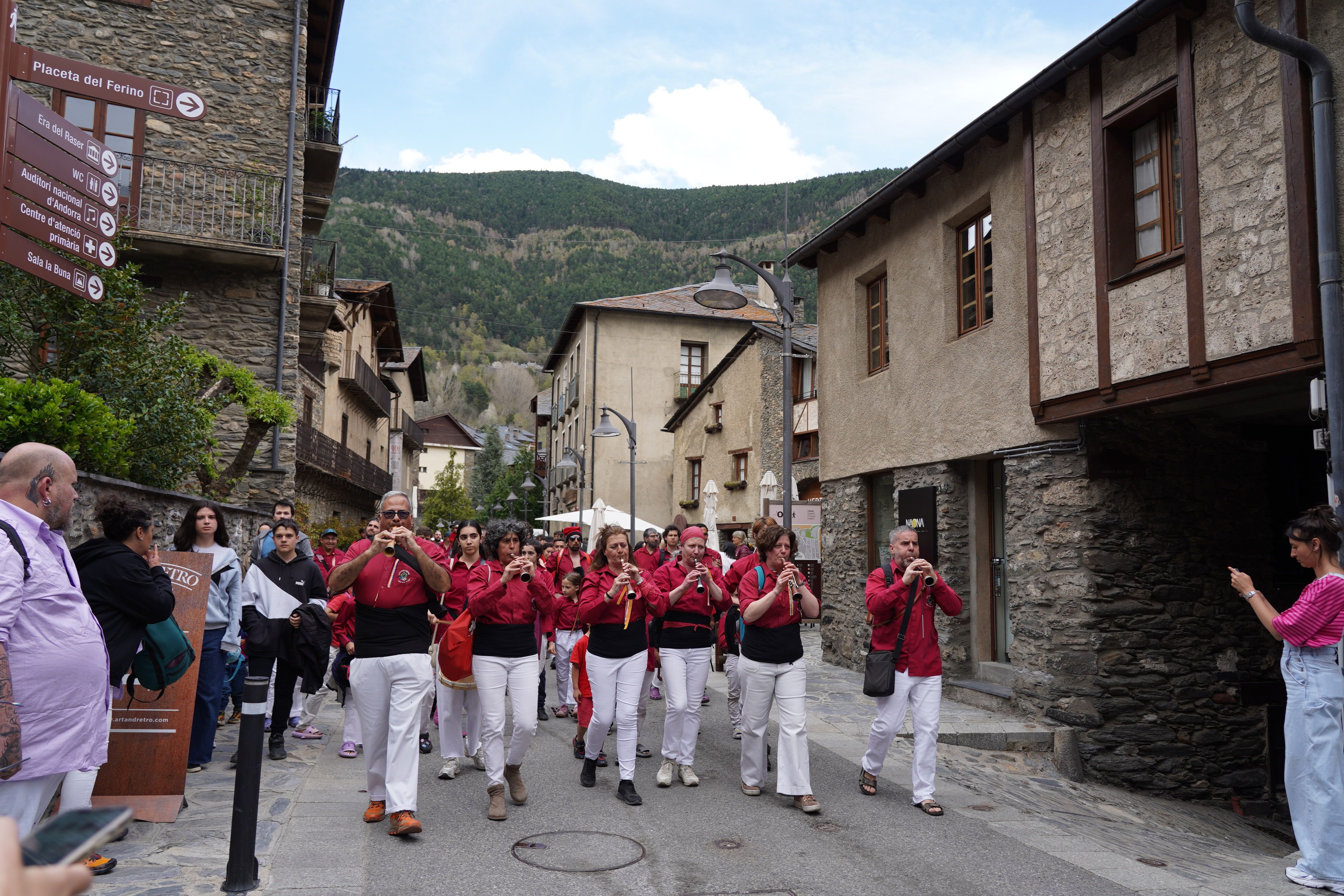 arribada a la plaça.