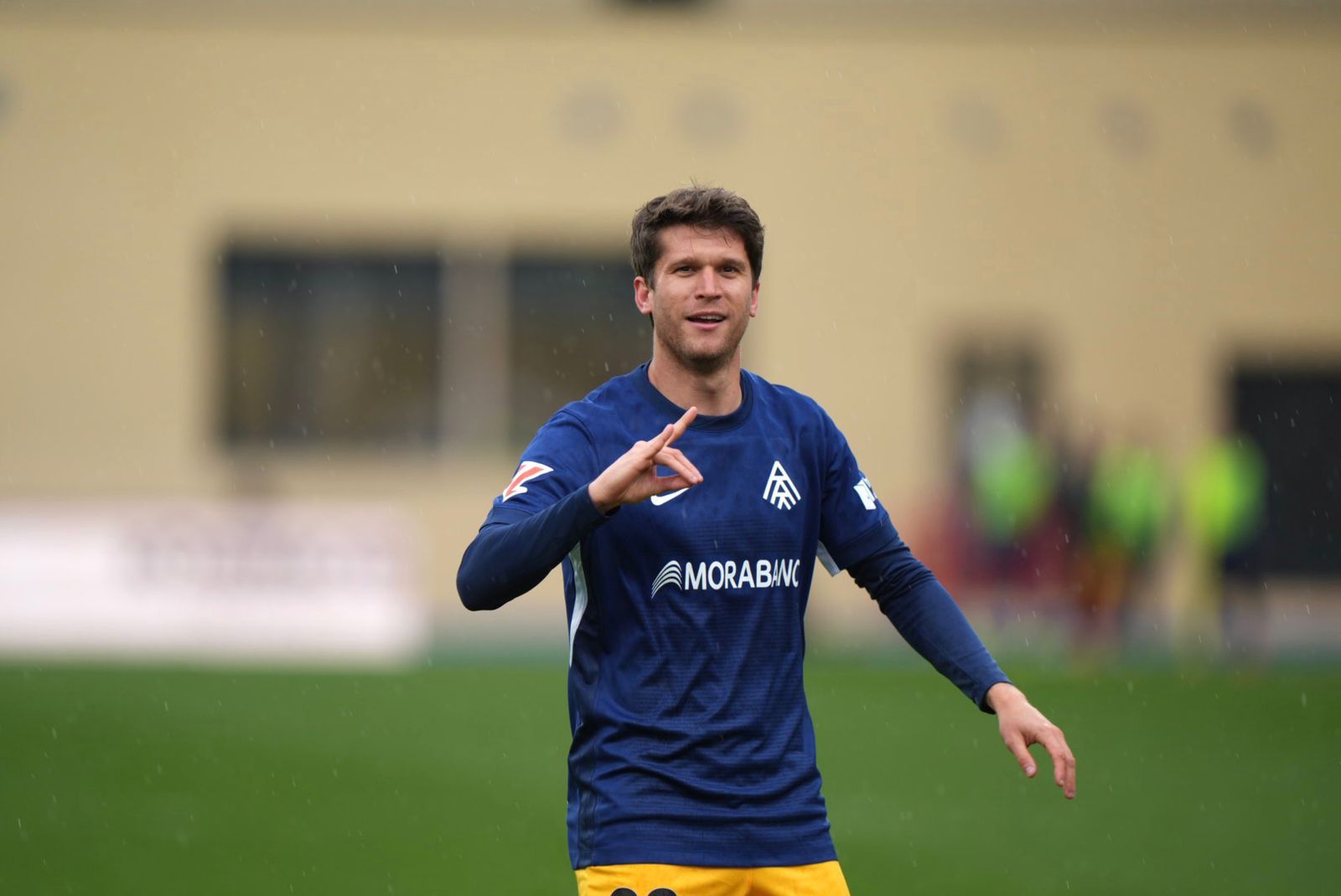 Marc Cardona, celebrant el seu primer gol com a tricolor. 
