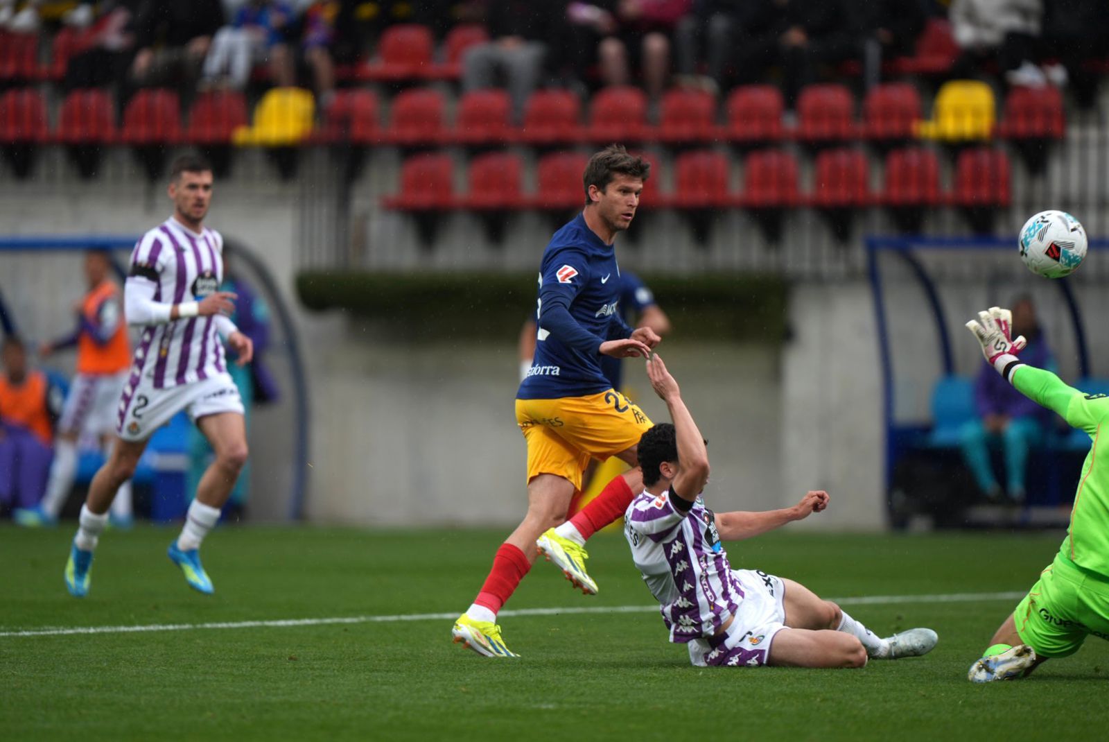 L'acció del gol en què Cardona ha picat la pilota sobre Aceves. 