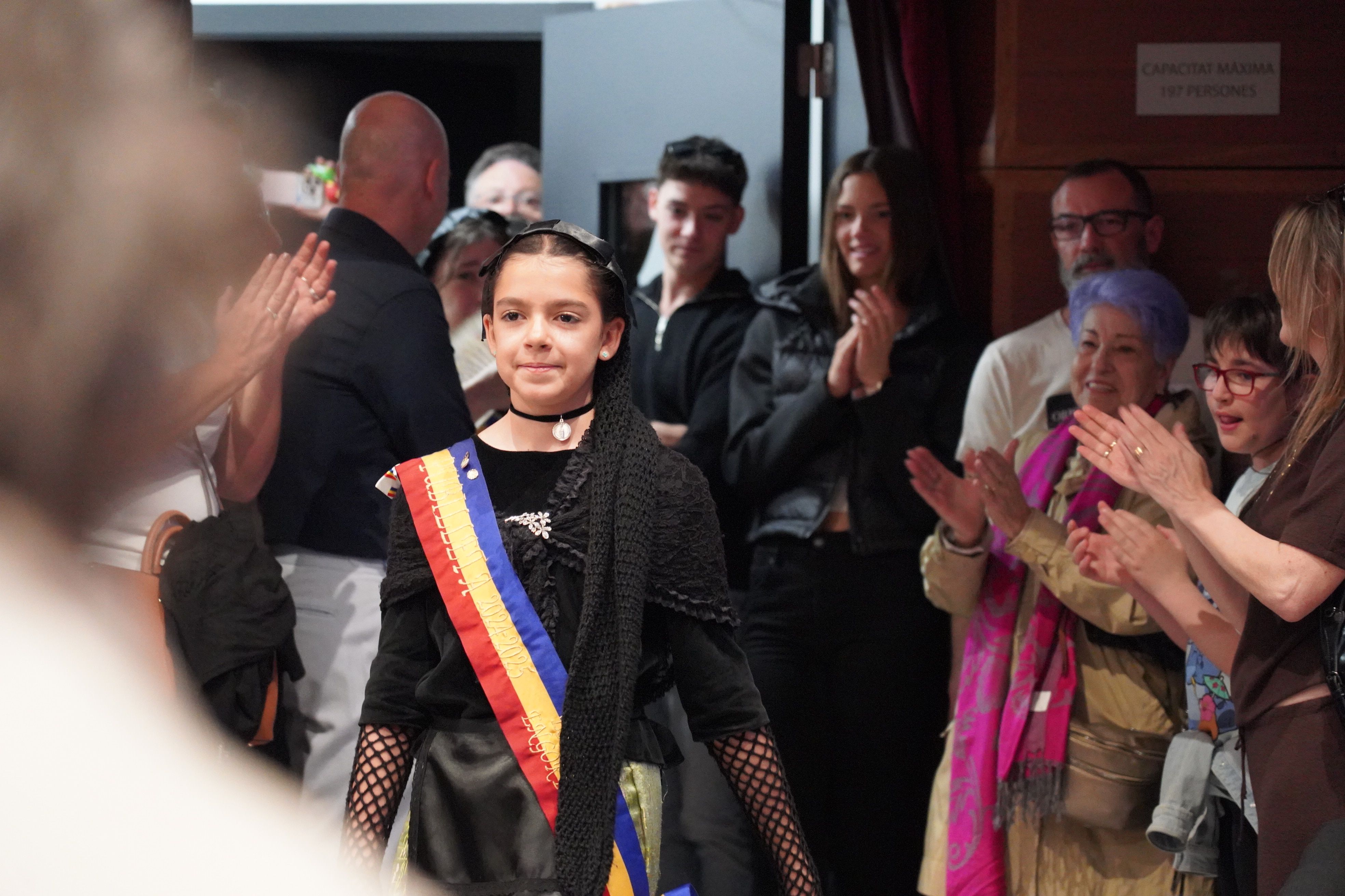 Arribada de Lara Rabasa, pubilleta sortint.